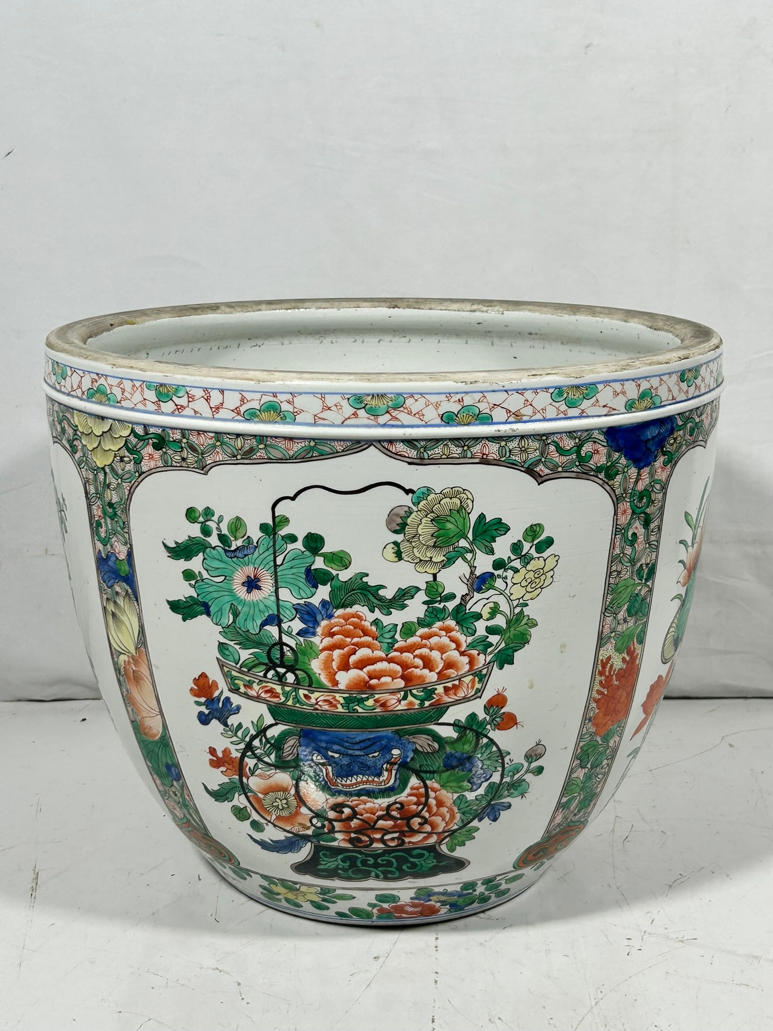 A Chinese Famille Verte Wucai Jardiniere, Kangxi Period, Qing Dynasty - 5