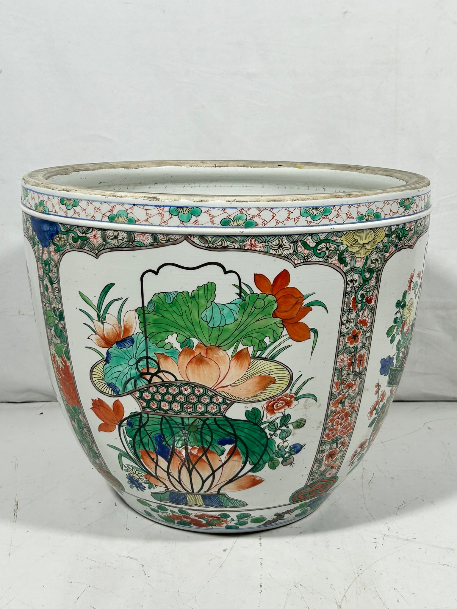 A Chinese Famille Verte Wucai Jardiniere, Kangxi Period, Qing Dynasty - 6