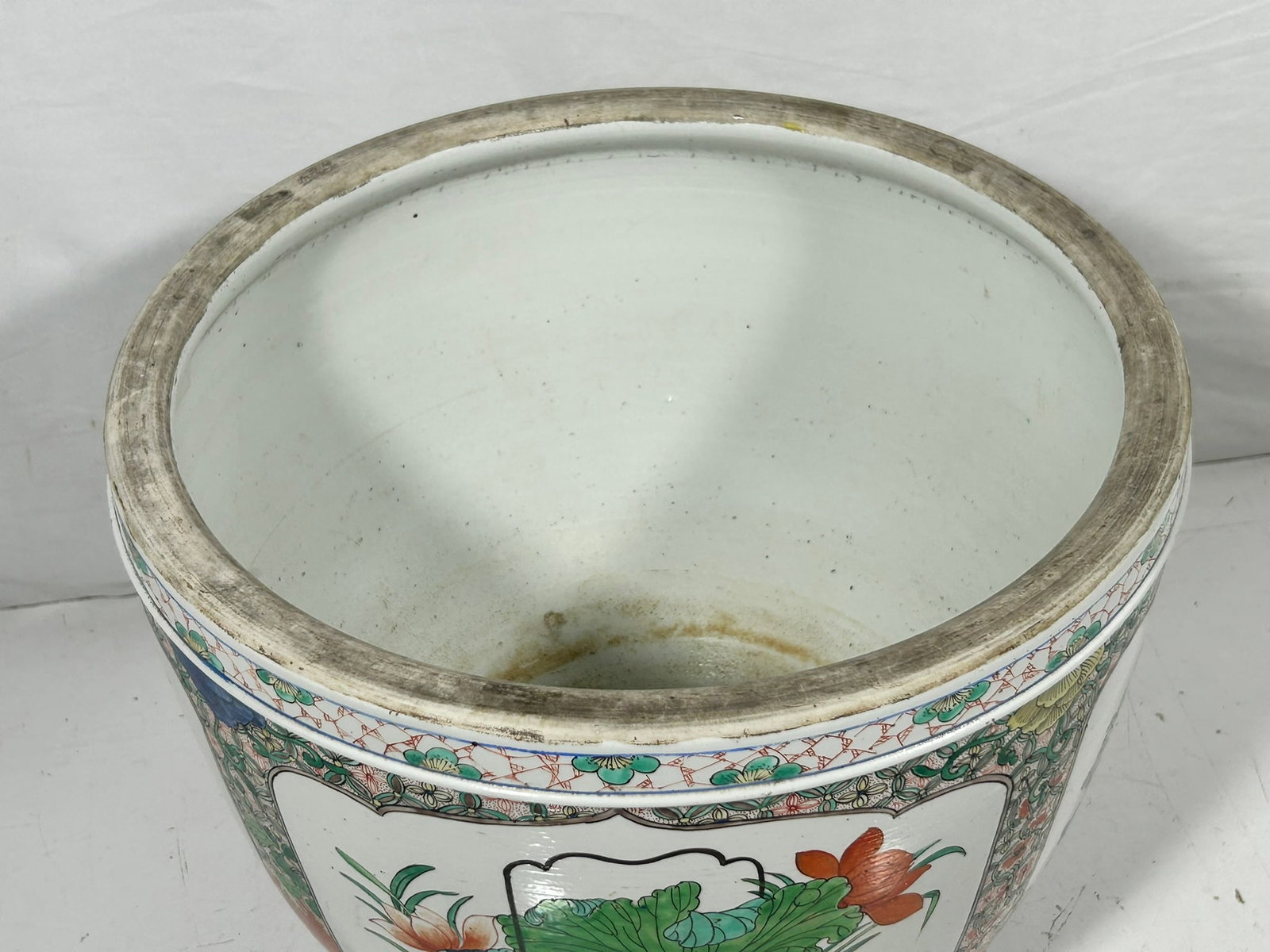 A Chinese Famille Verte Wucai Jardiniere, Kangxi Period, Qing Dynasty - 8