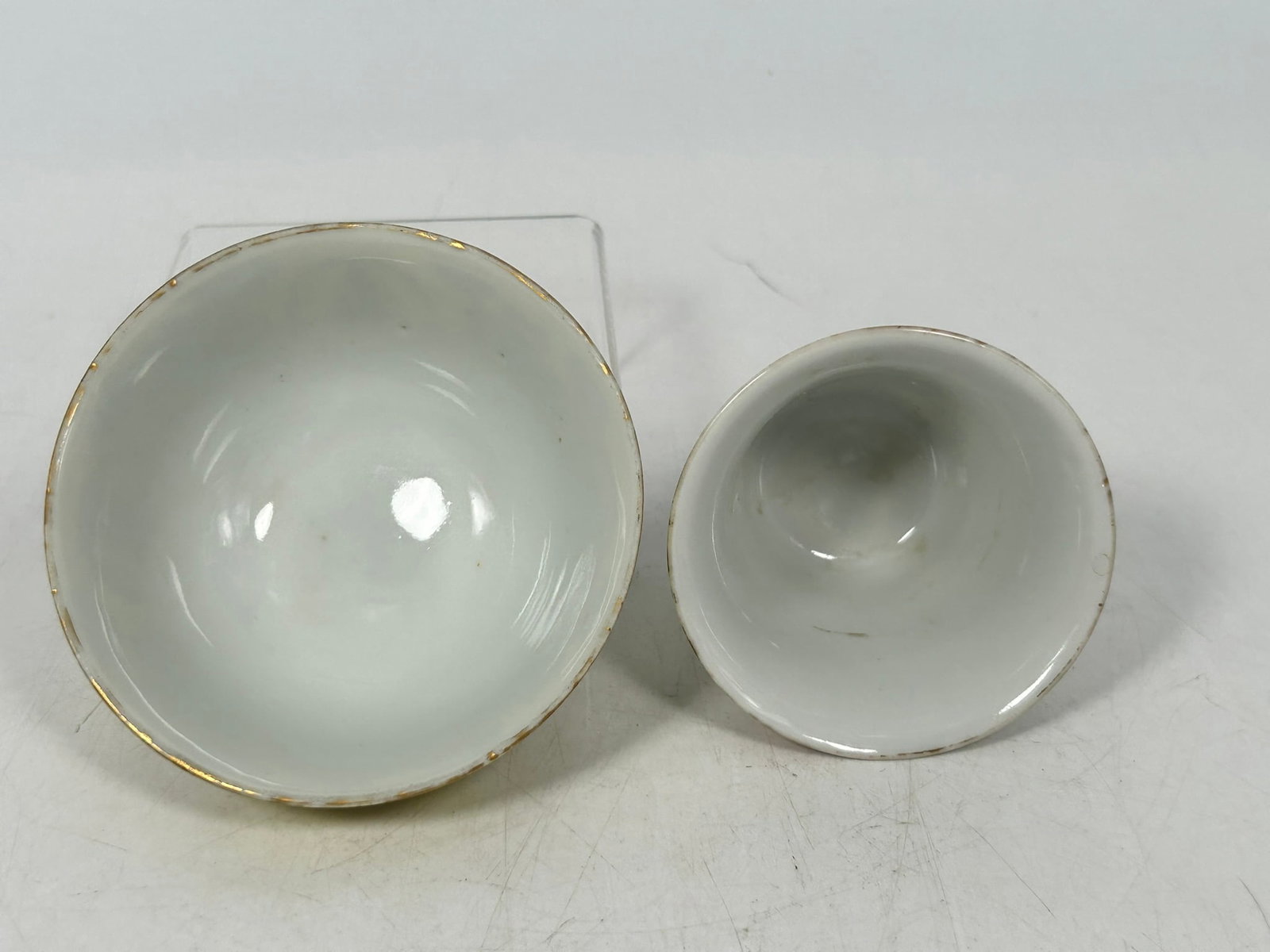 A Group of Three Chinese Famille Rose Porcelain Ware - 12