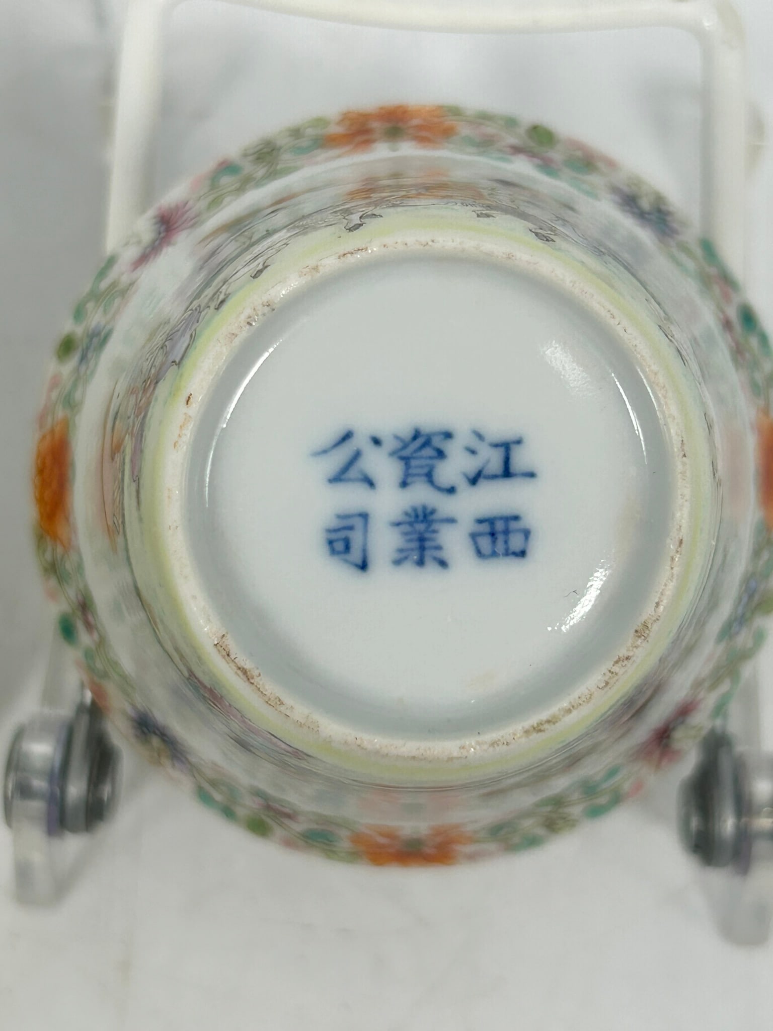 A Group of Three Chinese Famille Rose Porcelain Ware - 15