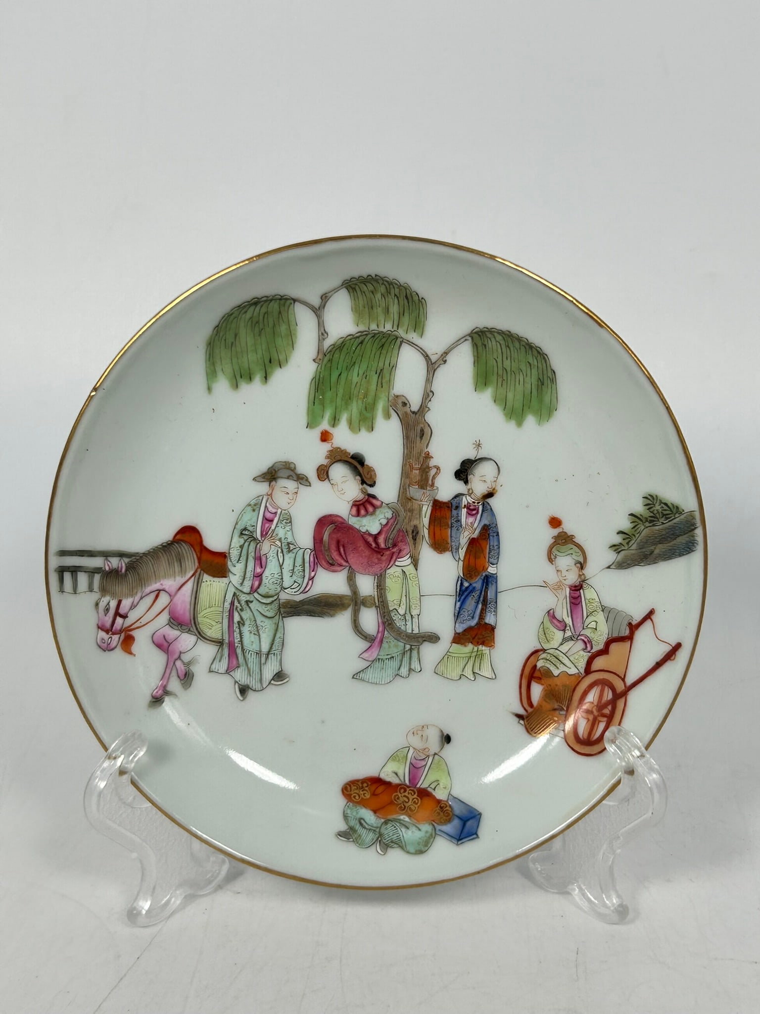 A Group of Three Chinese Famille Rose Porcelain Ware - 2