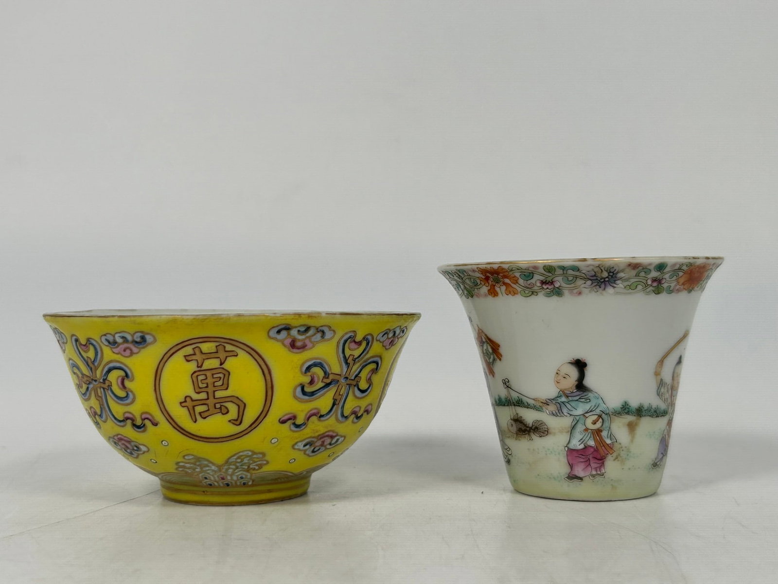 A Group of Three Chinese Famille Rose Porcelain Ware - 9