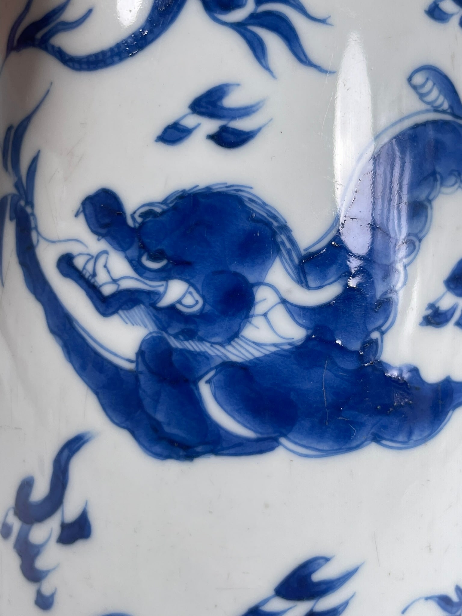 A Chinese Blue and White 'Dragon' Porcelain Vase and Pewter Cover, Kangxi Period, Qing Dynasty - 10
