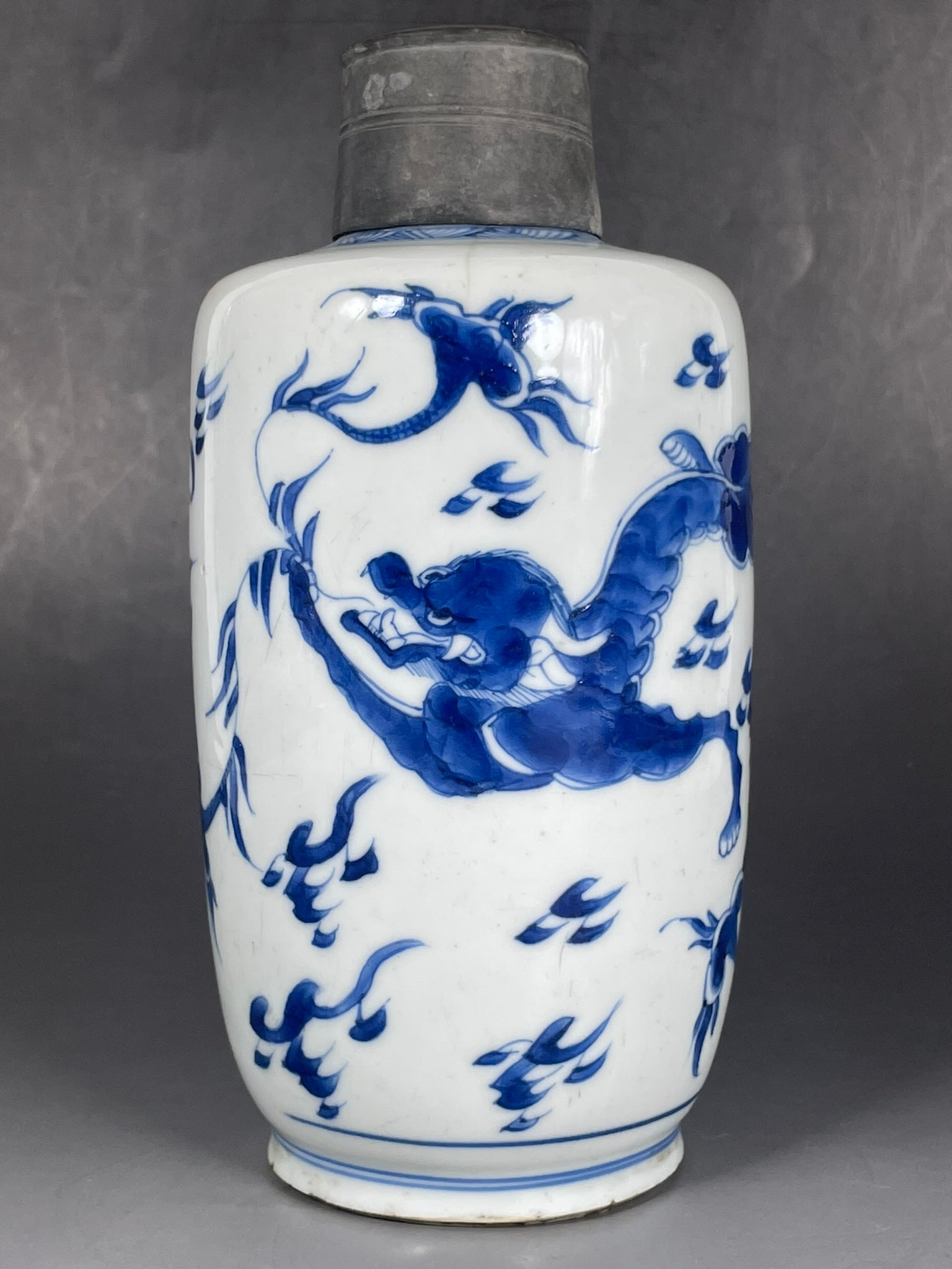 A Chinese Blue and White 'Dragon' Porcelain Vase and Pewter Cover, Kangxi Period, Qing Dynasty - 3