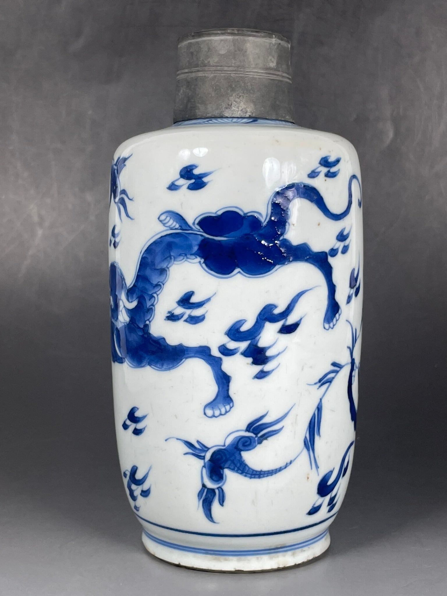 A Chinese Blue and White 'Dragon' Porcelain Vase and Pewter Cover, Kangxi Period, Qing Dynasty - 4