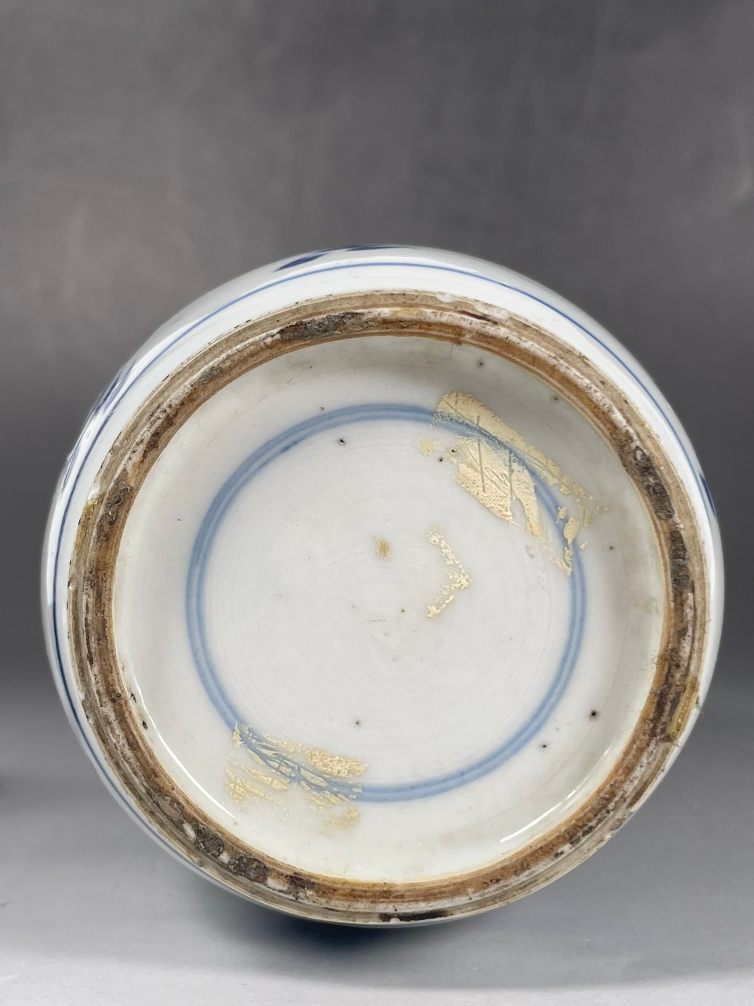 A Chinese Blue and White 'Dragon' Porcelain Vase and Pewter Cover, Kangxi Period, Qing Dynasty - 6