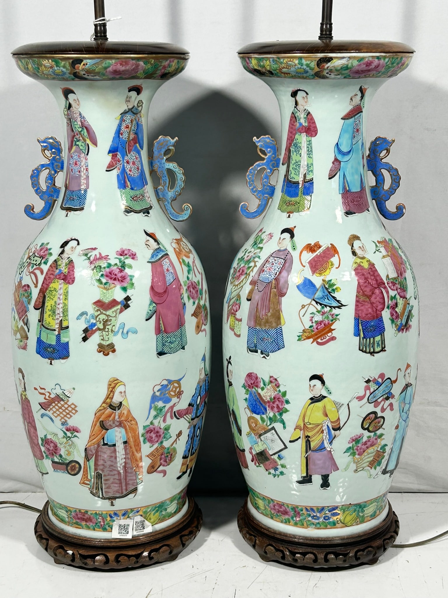 A Pair of Chinese Large Famille Rose 'Figural' Porcelain Vases - 11