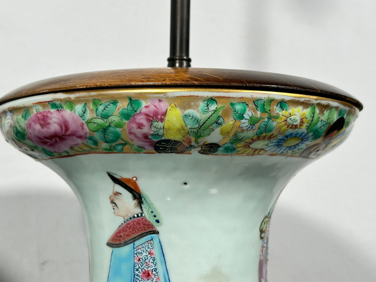 A Pair of Chinese Large Famille Rose 'Figural' Porcelain Vases - 15