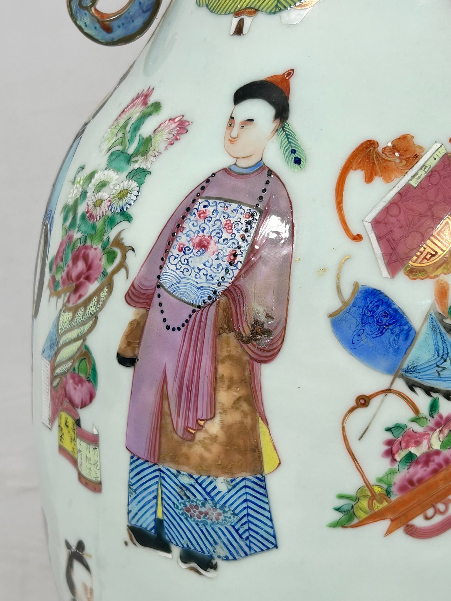 A Pair of Chinese Large Famille Rose 'Figural' Porcelain Vases - 3