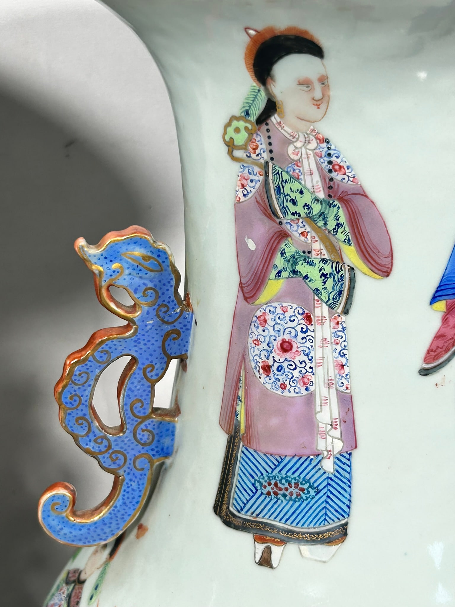 A Pair of Chinese Large Famille Rose 'Figural' Porcelain Vases - 7