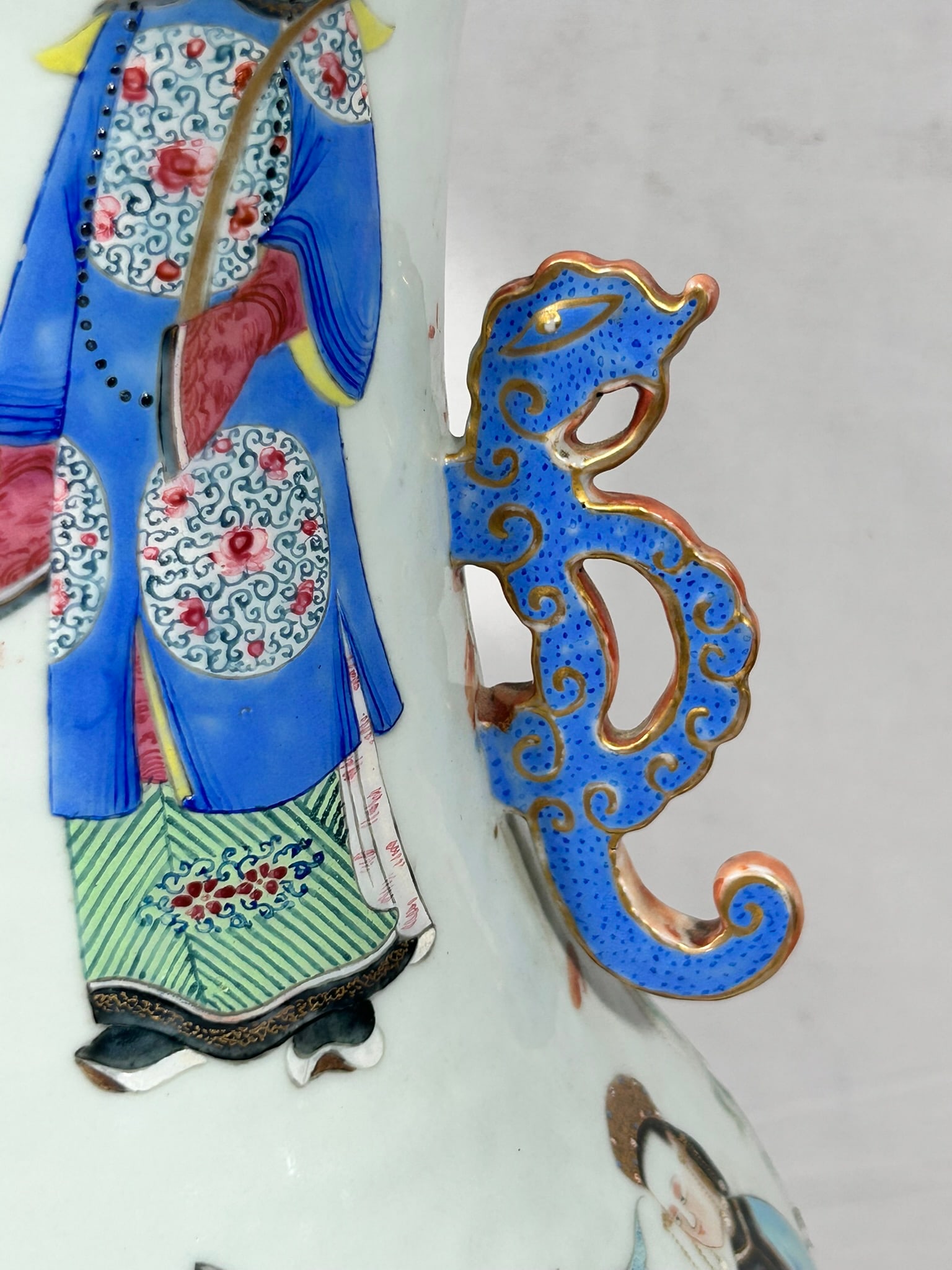 A Pair of Chinese Large Famille Rose 'Figural' Porcelain Vases - 8