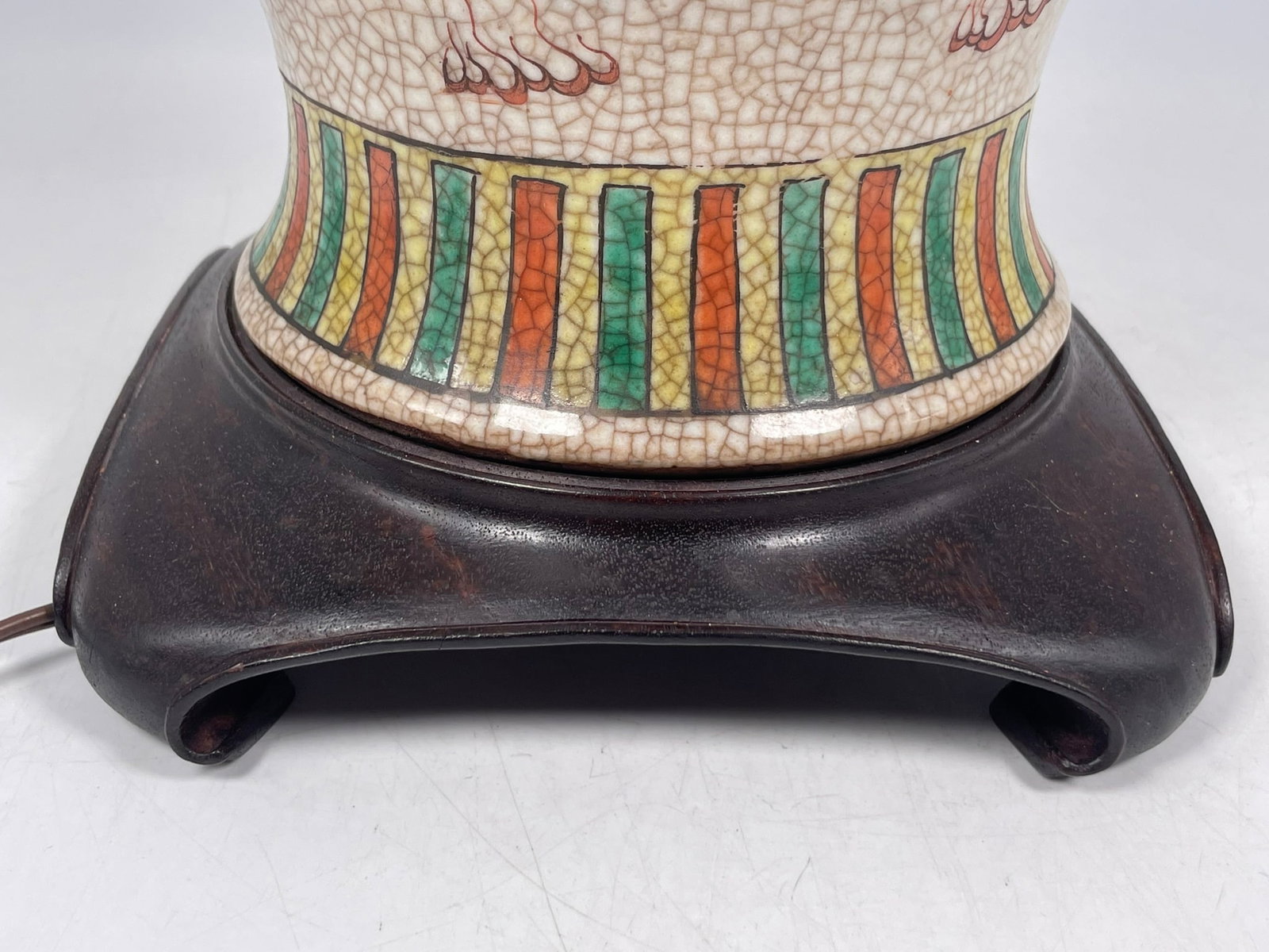A Chinese Famille Verte Wucai 'Buddhist Lions' Porcelain Jar - 10