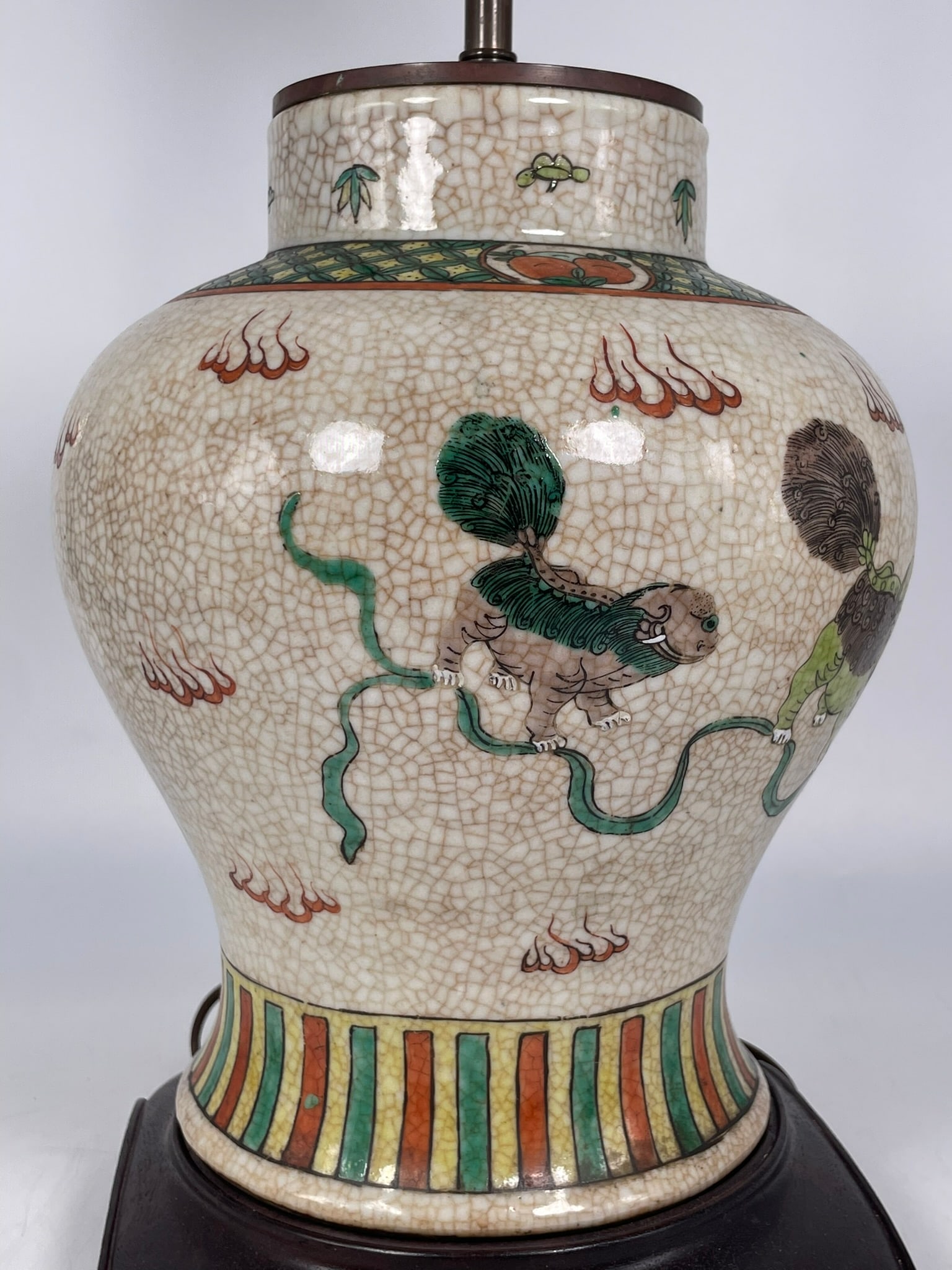 A Chinese Famille Verte Wucai 'Buddhist Lions' Porcelain Jar - 6