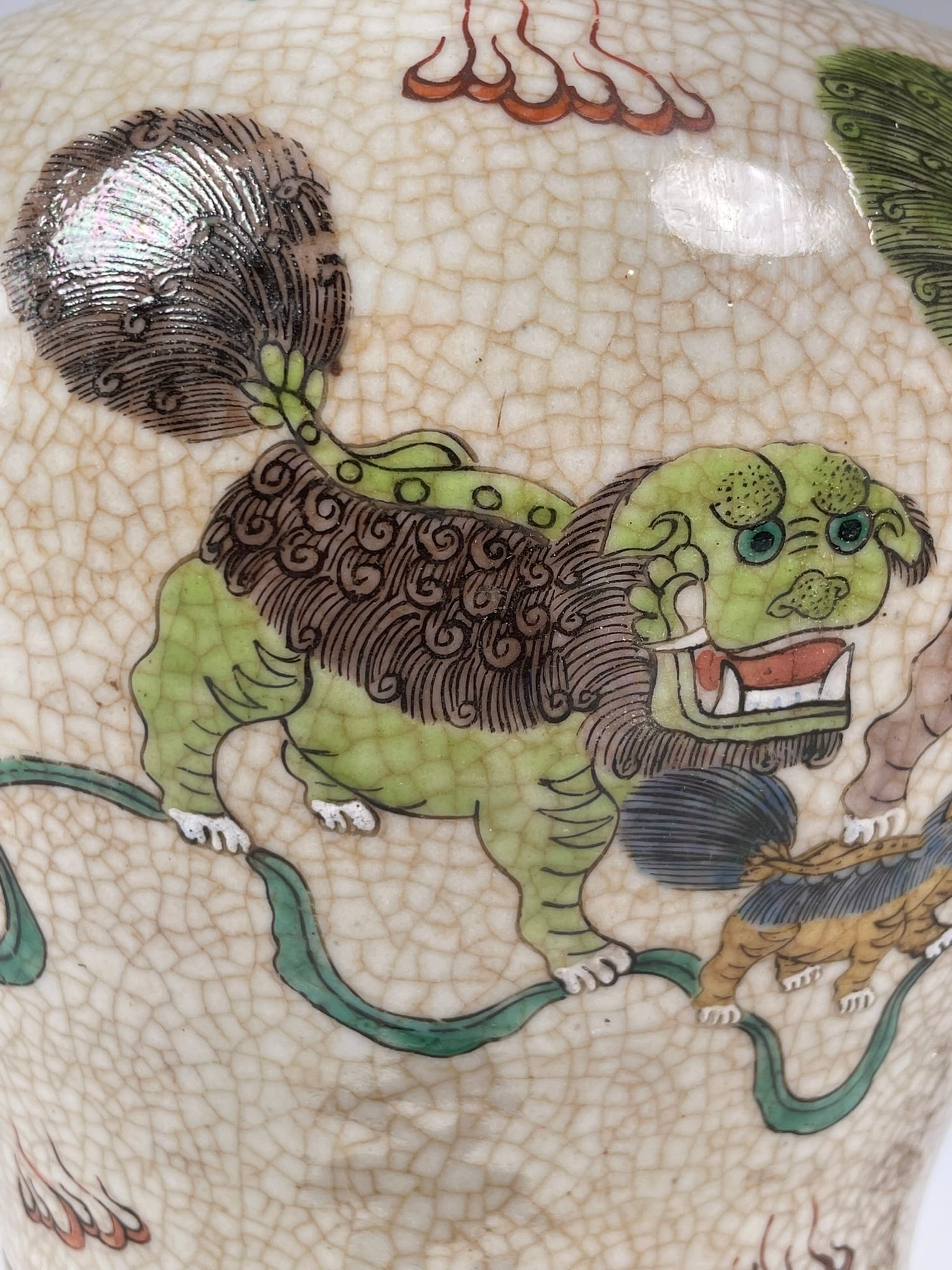 A Chinese Famille Verte Wucai 'Buddhist Lions' Porcelain Jar - 7