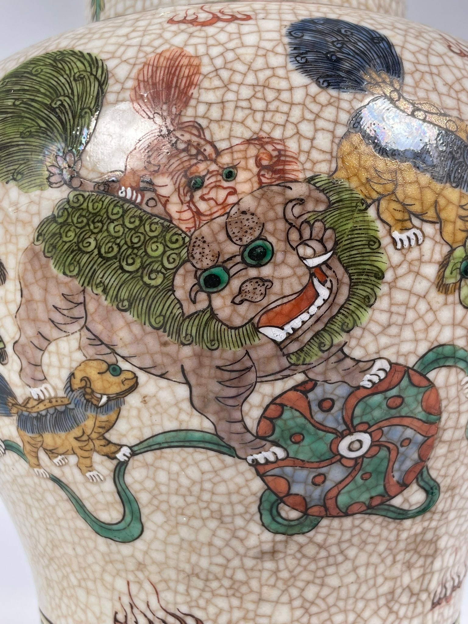 A Chinese Famille Verte Wucai 'Buddhist Lions' Porcelain Jar - 8
