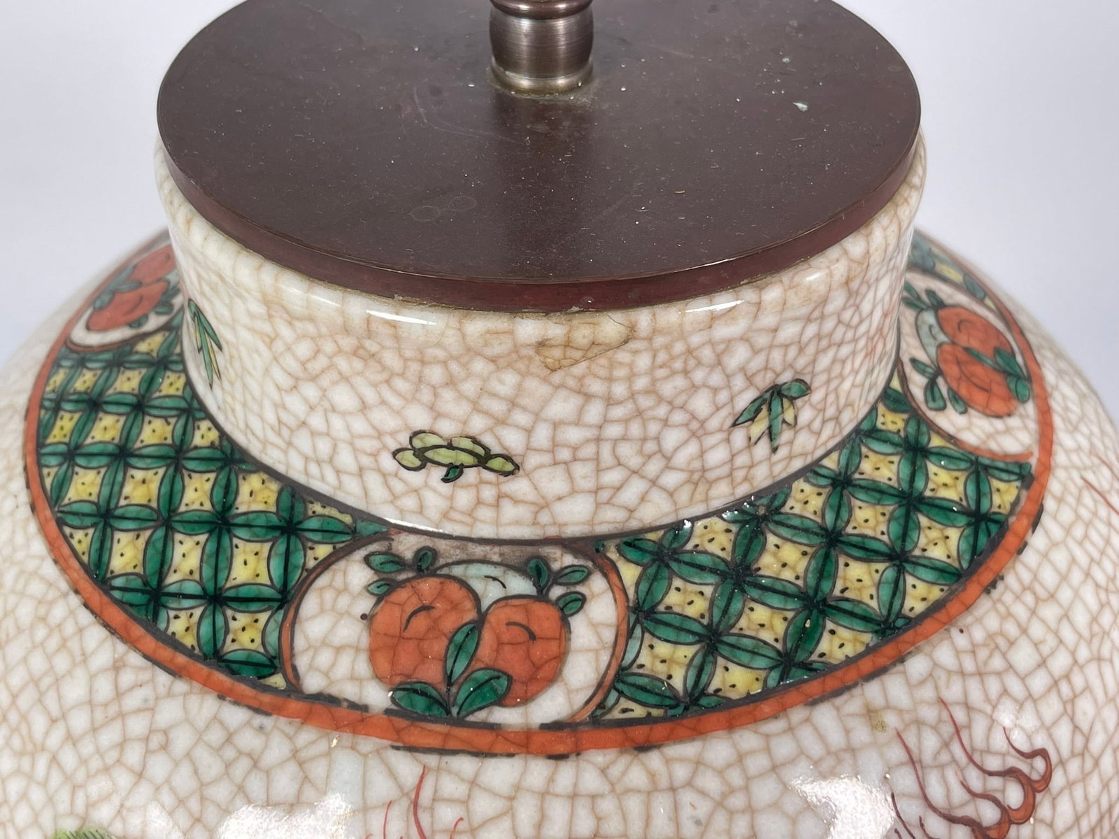A Chinese Famille Verte Wucai 'Buddhist Lions' Porcelain Jar - 9