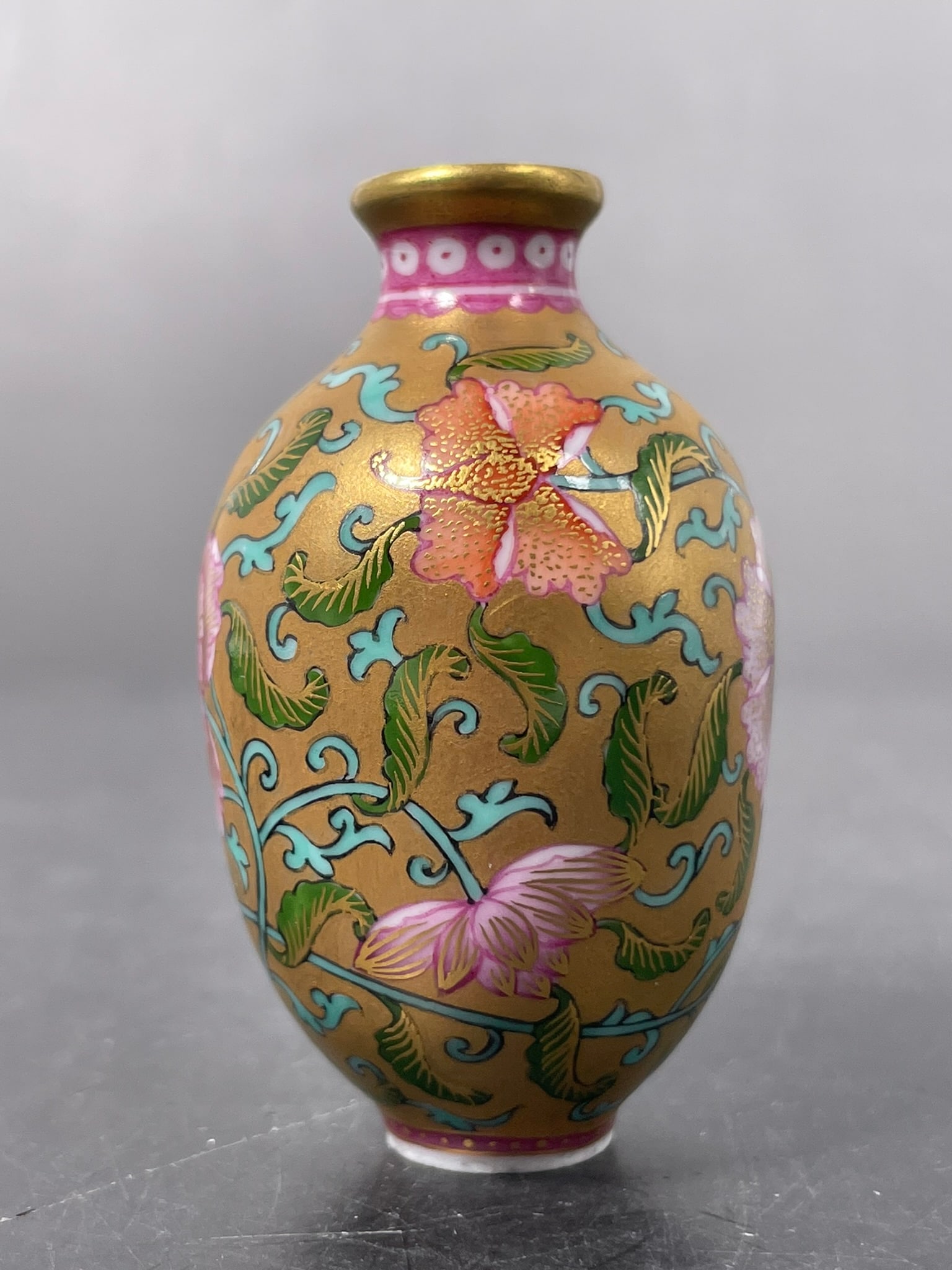 A Group of Three Chinese Famille Rose Gilt-Decorated Porcelain Snuff Bottles - 15