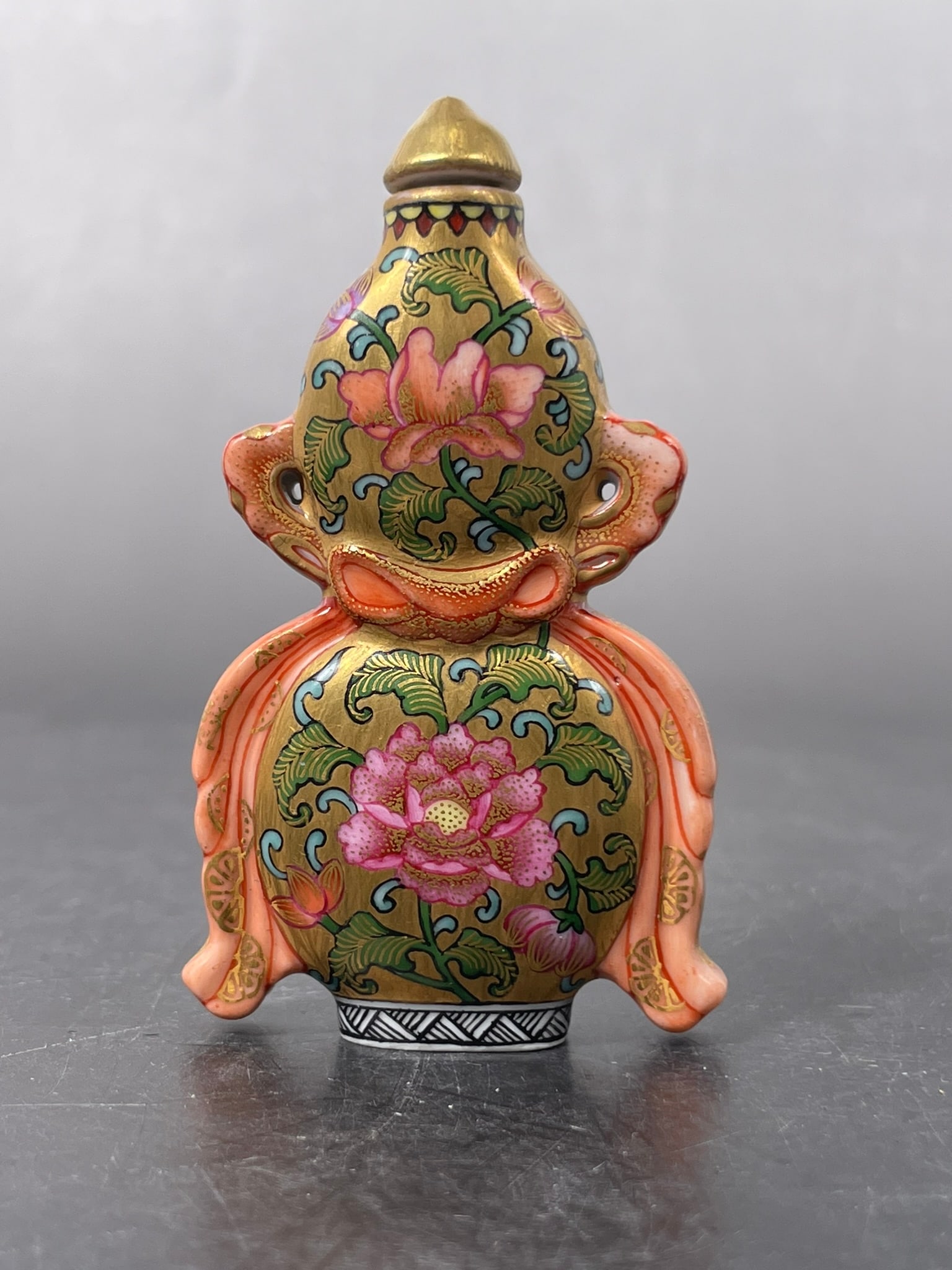 A Group of Three Chinese Famille Rose Gilt-Decorated Porcelain Snuff Bottles - 7