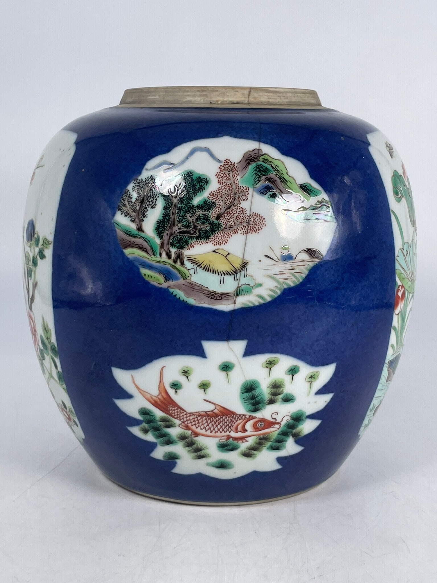 A Chinese Famille Rose Powder-Blue 'Medallion' 'Pheasant and Peony' Porcelain Jar, Late Qing Dynasty - 2