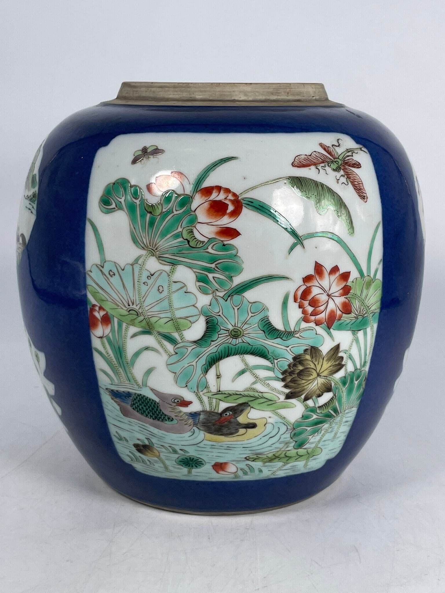 A Chinese Famille Rose Powder-Blue 'Medallion' 'Pheasant and Peony' Porcelain Jar, Late Qing Dynasty - 3