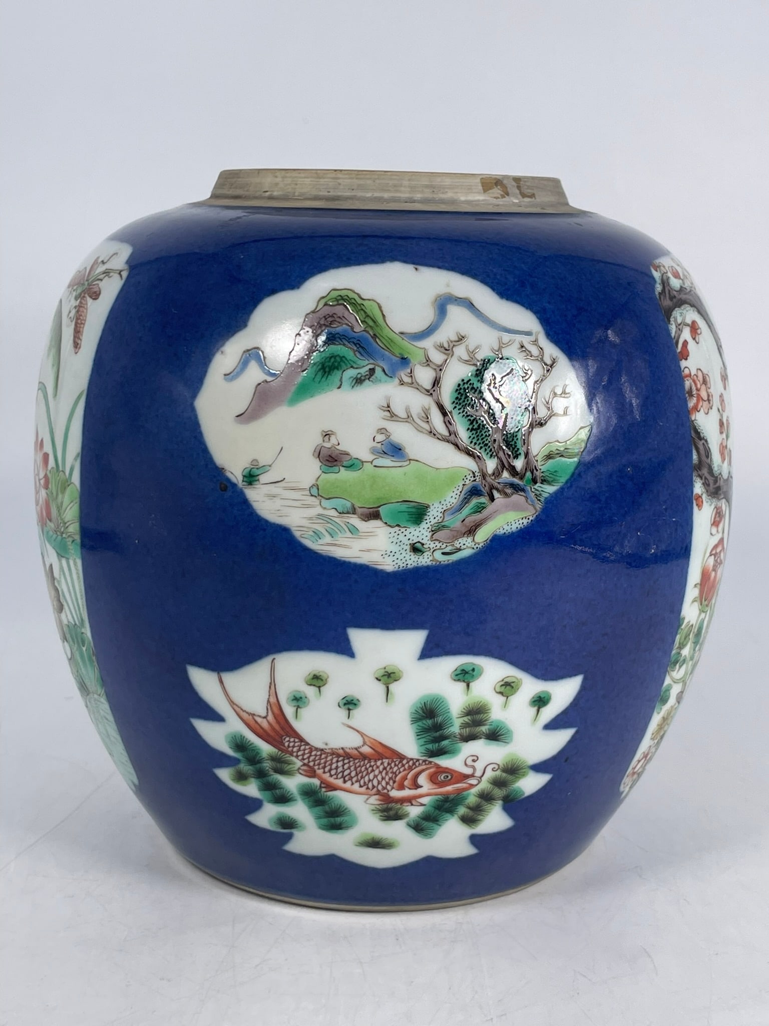 A Chinese Famille Rose Powder-Blue 'Medallion' 'Pheasant and Peony' Porcelain Jar, Late Qing Dynasty - 4