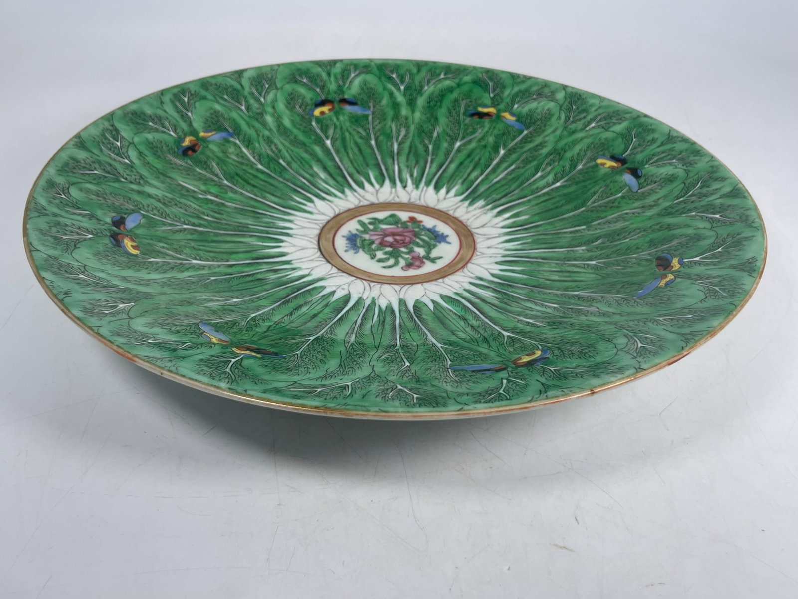 A Chinese Famille Rose 'Flower and Butterflies' Porcelain Charger, Qing Dynasty - 8