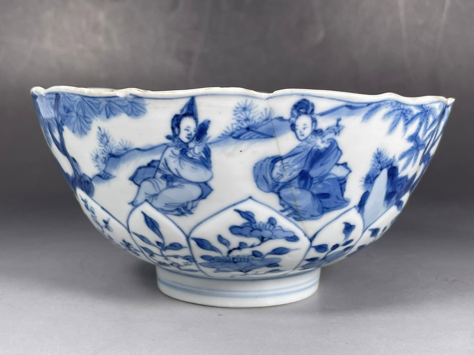 A Chinese Blue and White 'Ladies' Porcelain Bowl, a Kangxi Mark - 2