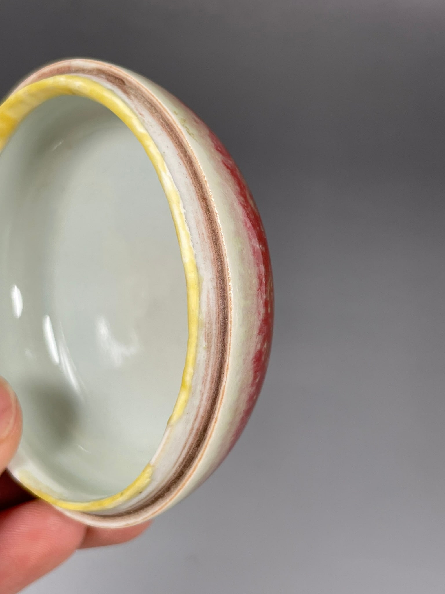 A Chinese Peachbloom-Glazed Porcelain Circular Box and Cover, Kangxi Mark, Qing Dynasty - 6