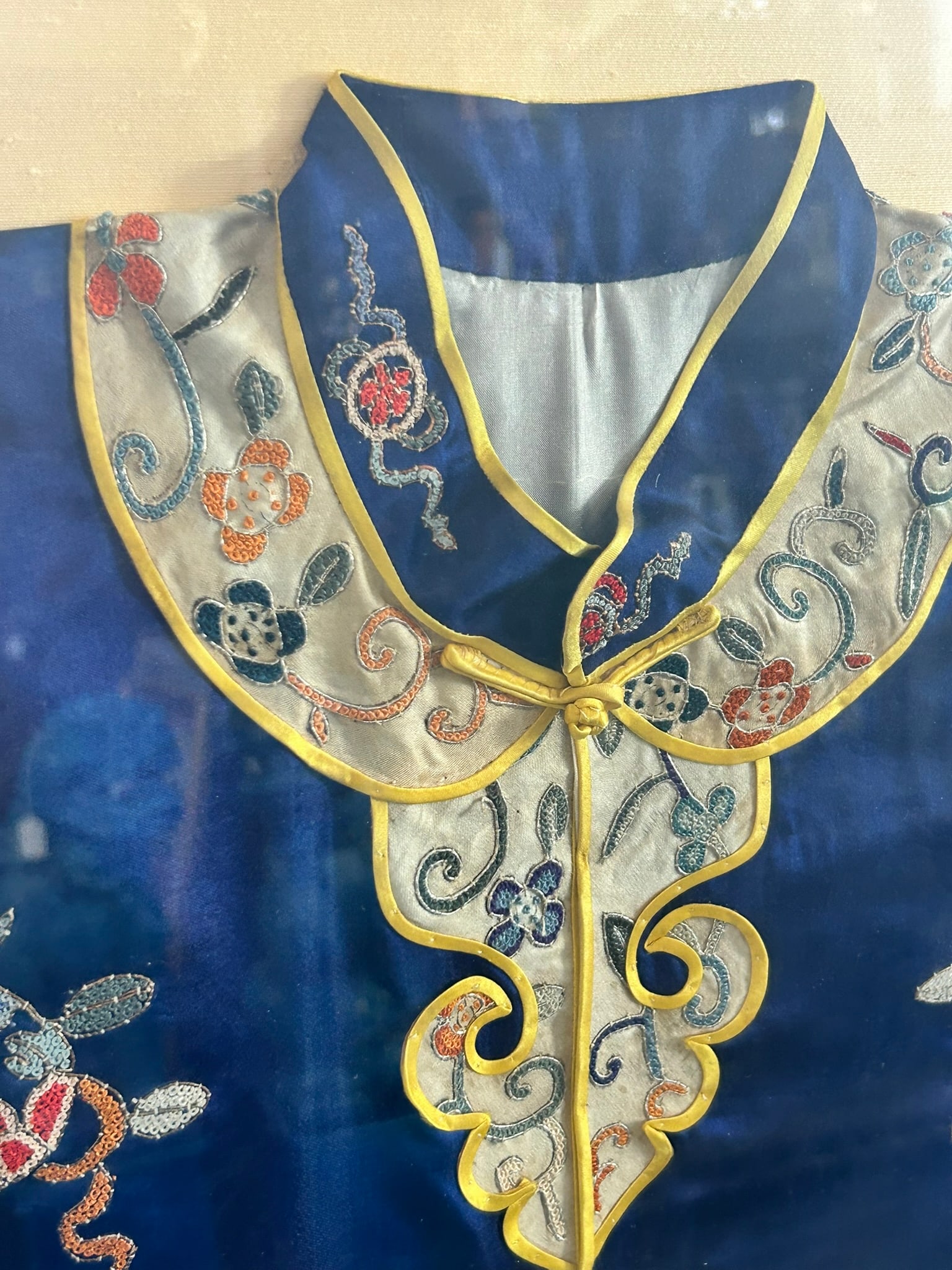 A Vintage Chinese Blue Embroidered Silk Informal Robe - 2