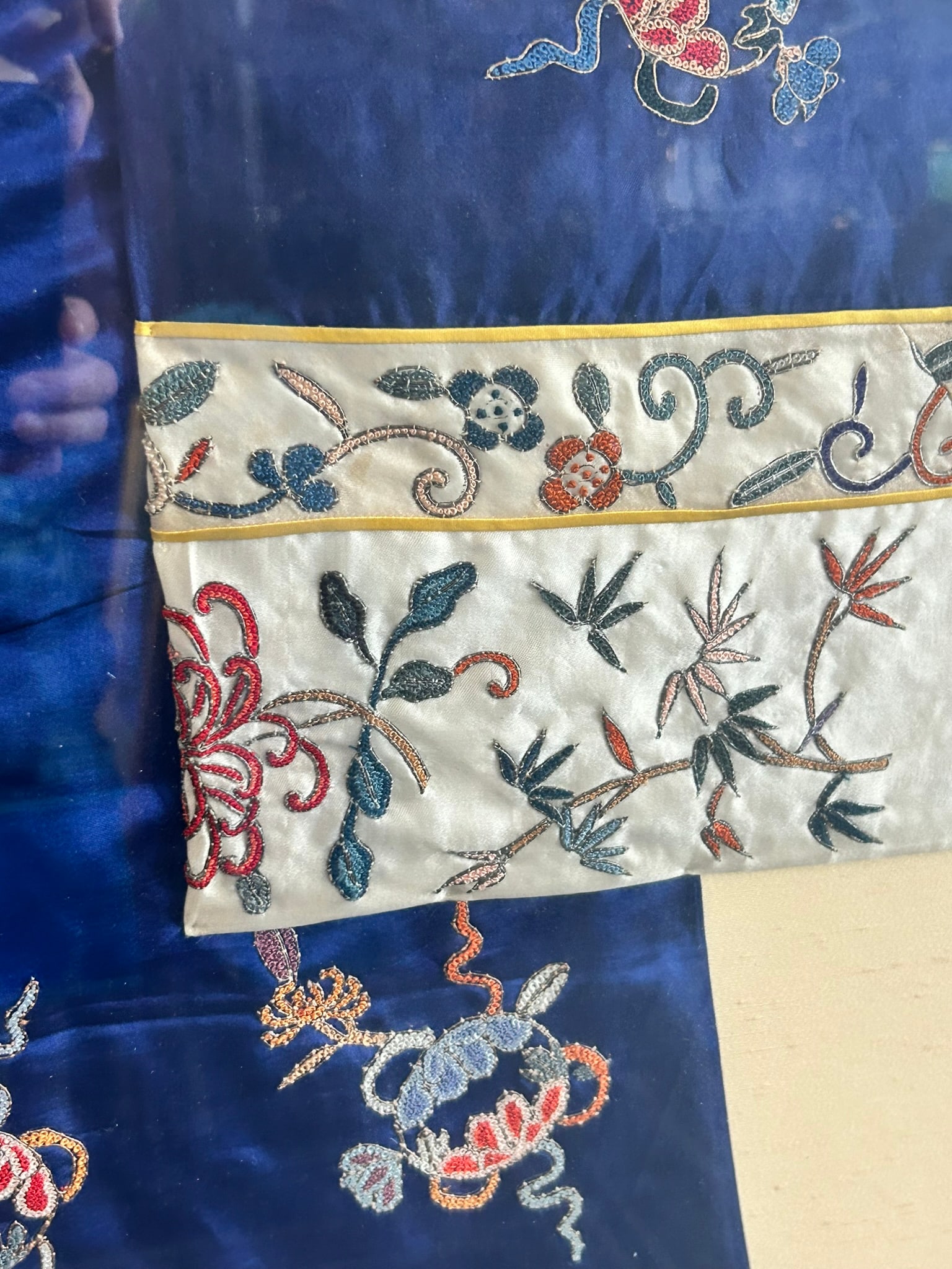 A Vintage Chinese Blue Embroidered Silk Informal Robe - 5