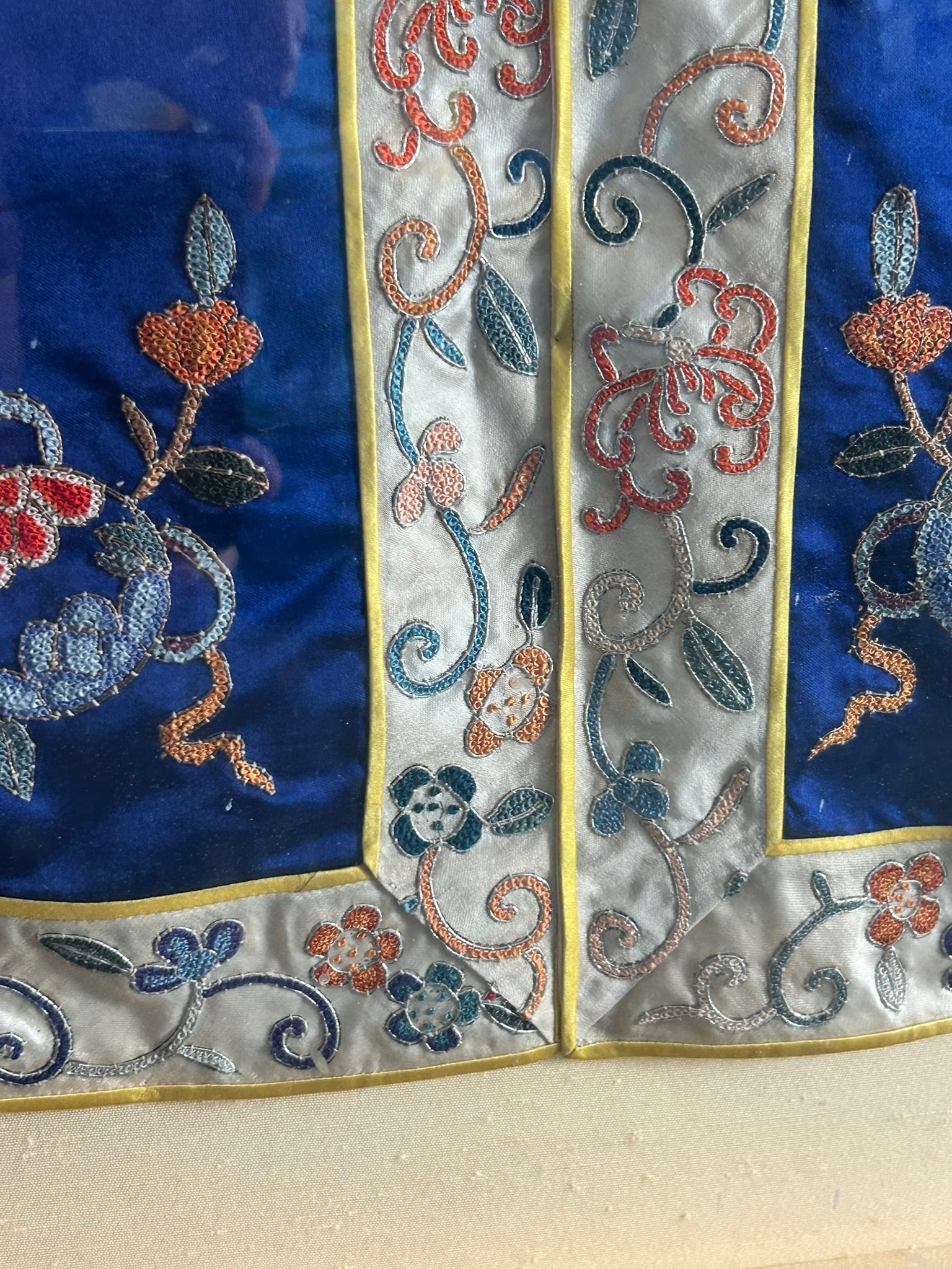 A Vintage Chinese Blue Embroidered Silk Informal Robe - 9