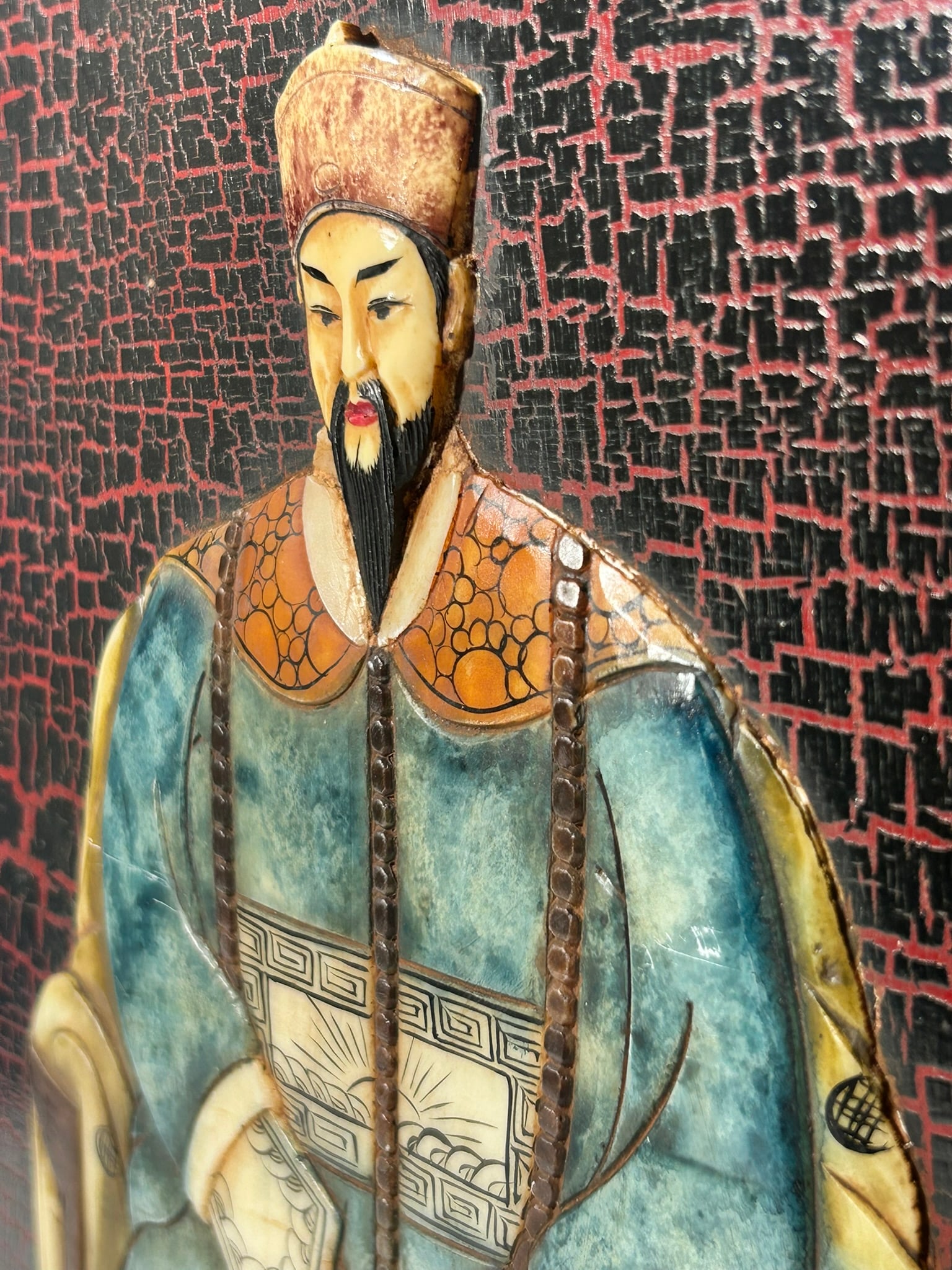 A Pair of Chinese Vintage Emperor and Empress Carvings - 10