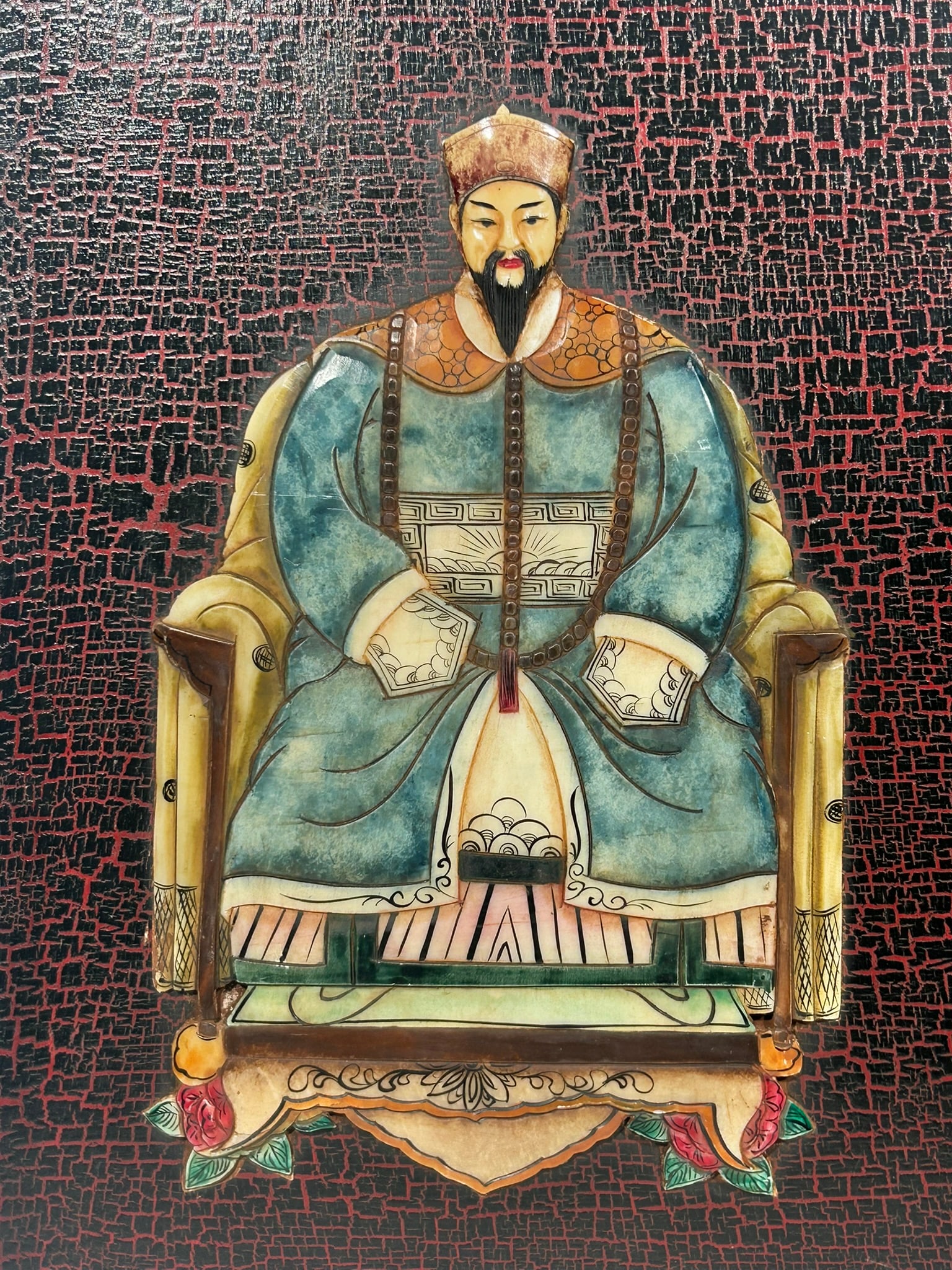 A Pair of Chinese Vintage Emperor and Empress Carvings - 2