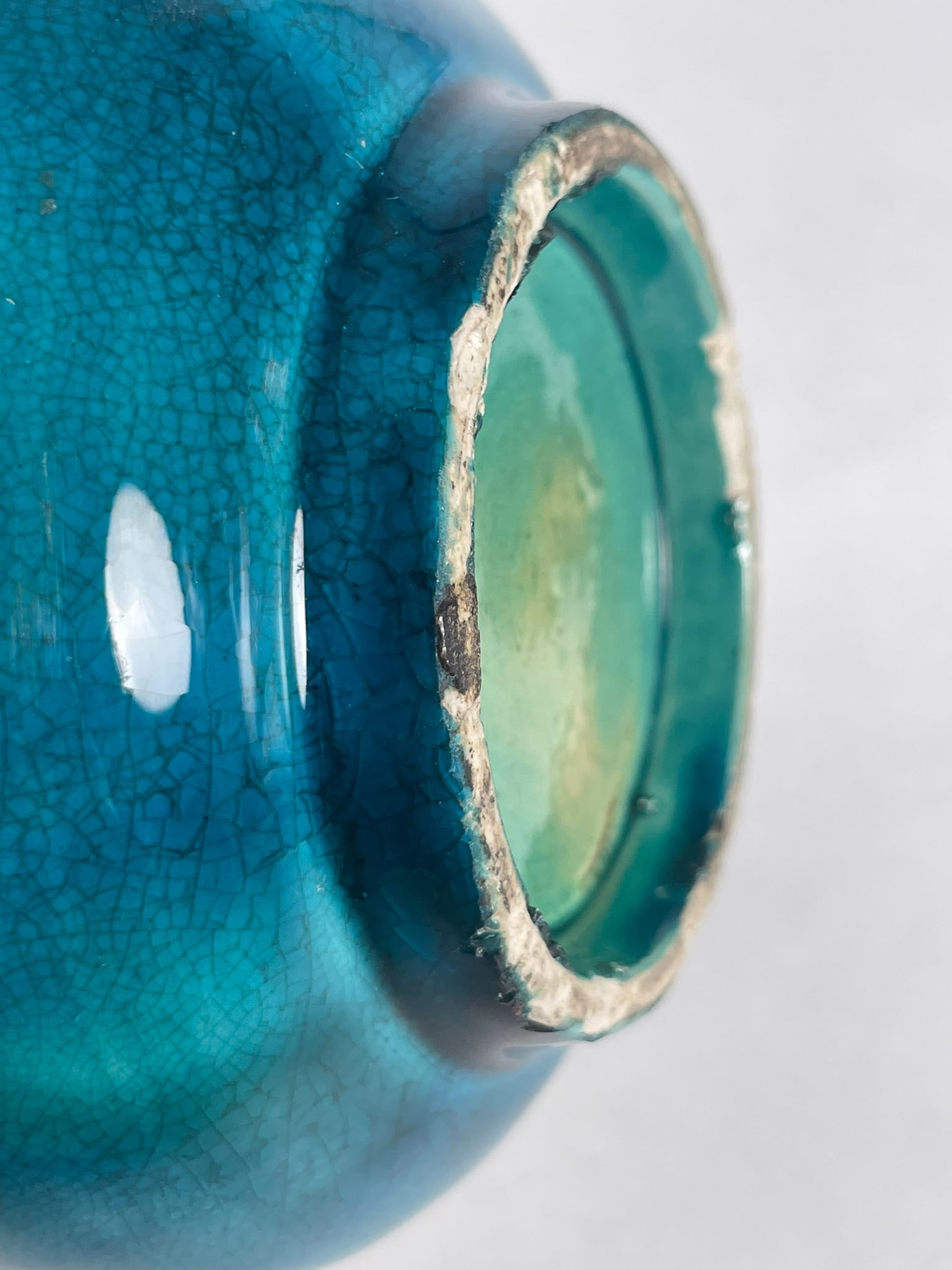 A Chinese Green-Glazed Molded 'Dragon' Porcelain Vase - 13