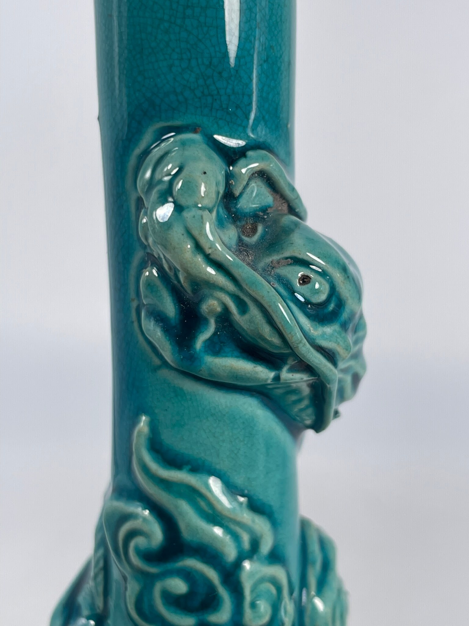 A Chinese Green-Glazed Molded 'Dragon' Porcelain Vase - 4