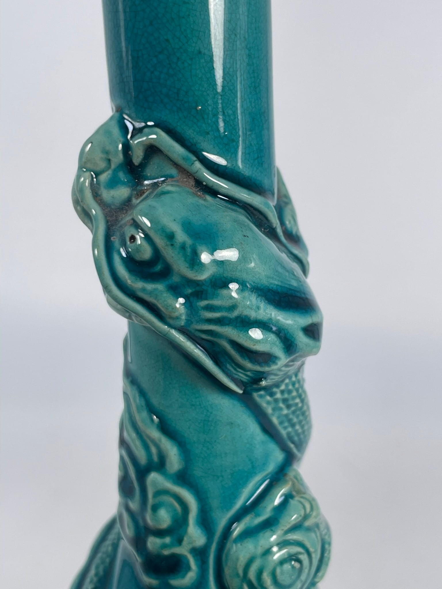 A Chinese Green-Glazed Molded 'Dragon' Porcelain Vase - 5