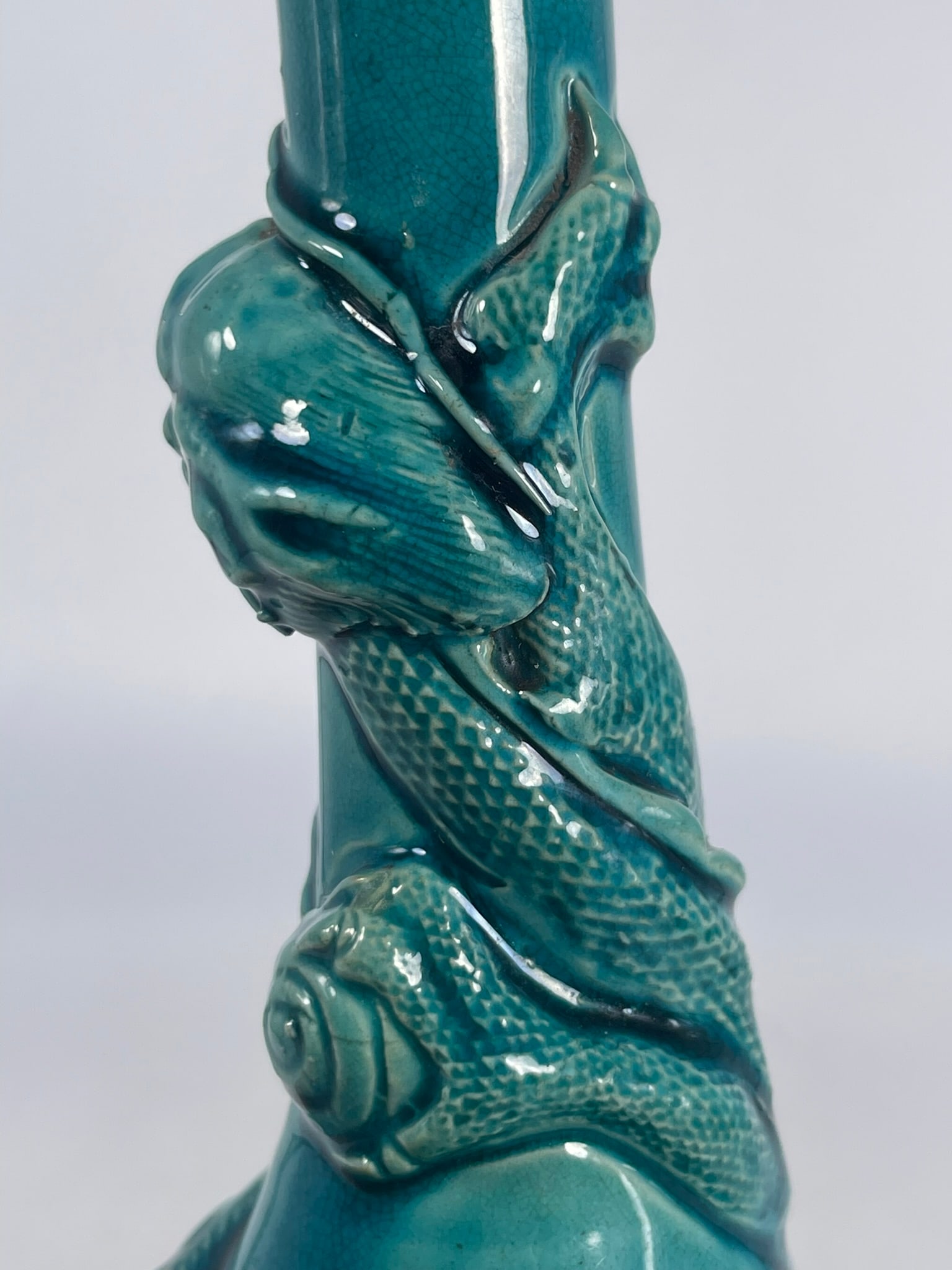 A Chinese Green-Glazed Molded 'Dragon' Porcelain Vase - 6