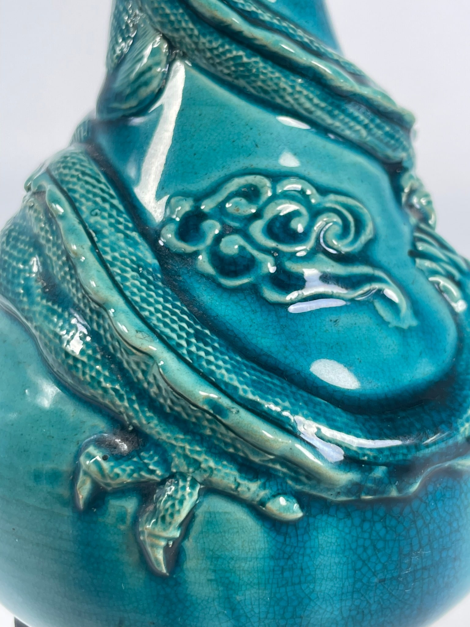 A Chinese Green-Glazed Molded 'Dragon' Porcelain Vase - 8