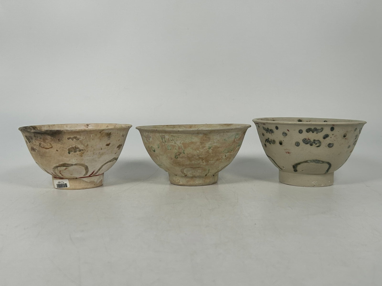 A Group of Three Hoi An Hoard Vietnamese Painted Bowls - 2