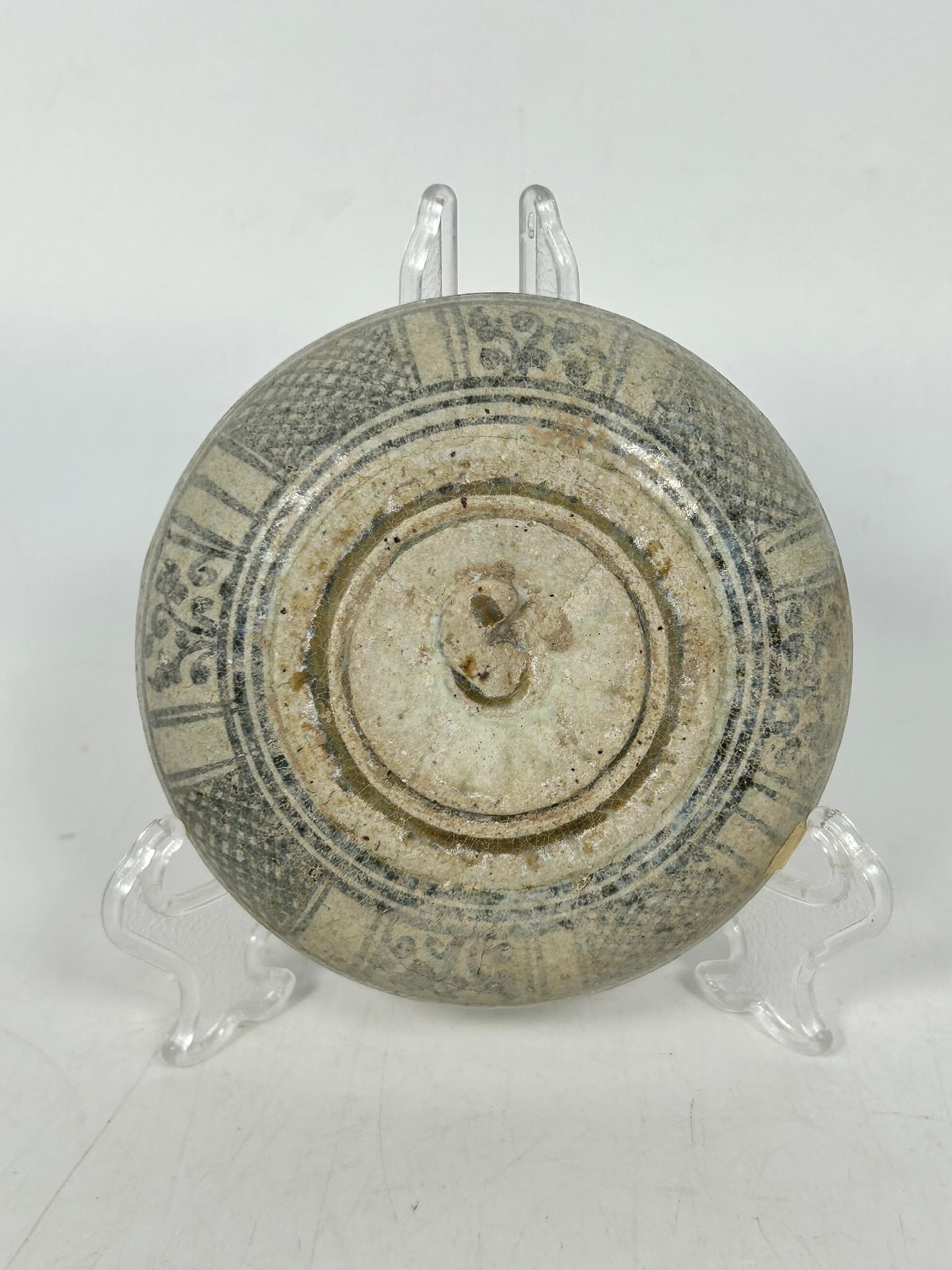 A Group of Six Thai Sawankhalok Porcelain/Pottery Circular Boxes and Covers, Ming Dynasty - 12