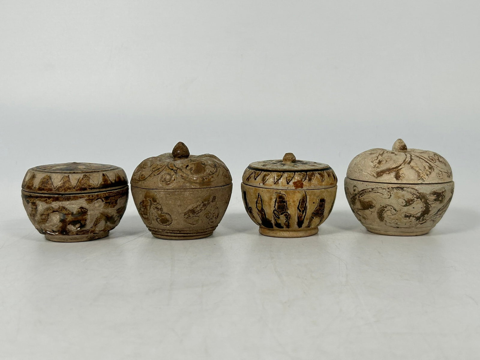 A Group of Six Thai Sawankhalok Porcelain/Pottery Circular Boxes and Covers, Ming Dynasty - 7