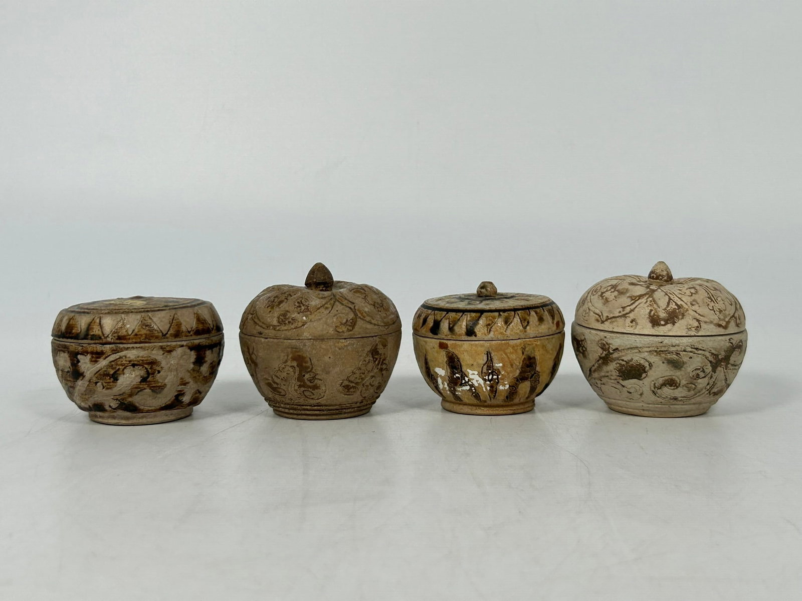 A Group of Six Thai Sawankhalok Porcelain/Pottery Circular Boxes and Covers, Ming Dynasty - 9