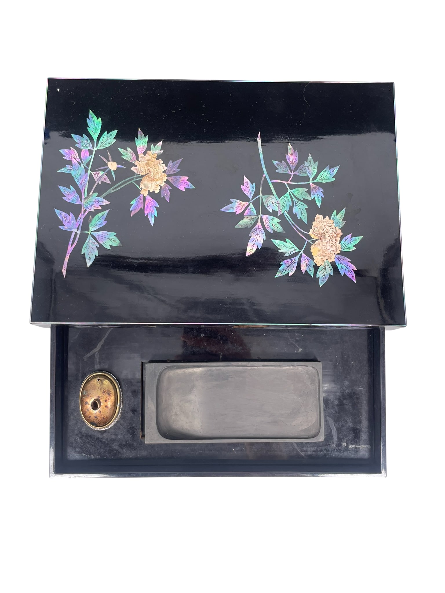 A Japanese Lacquer Suzuri Calligraphy Inkstone Set (1 of 10)