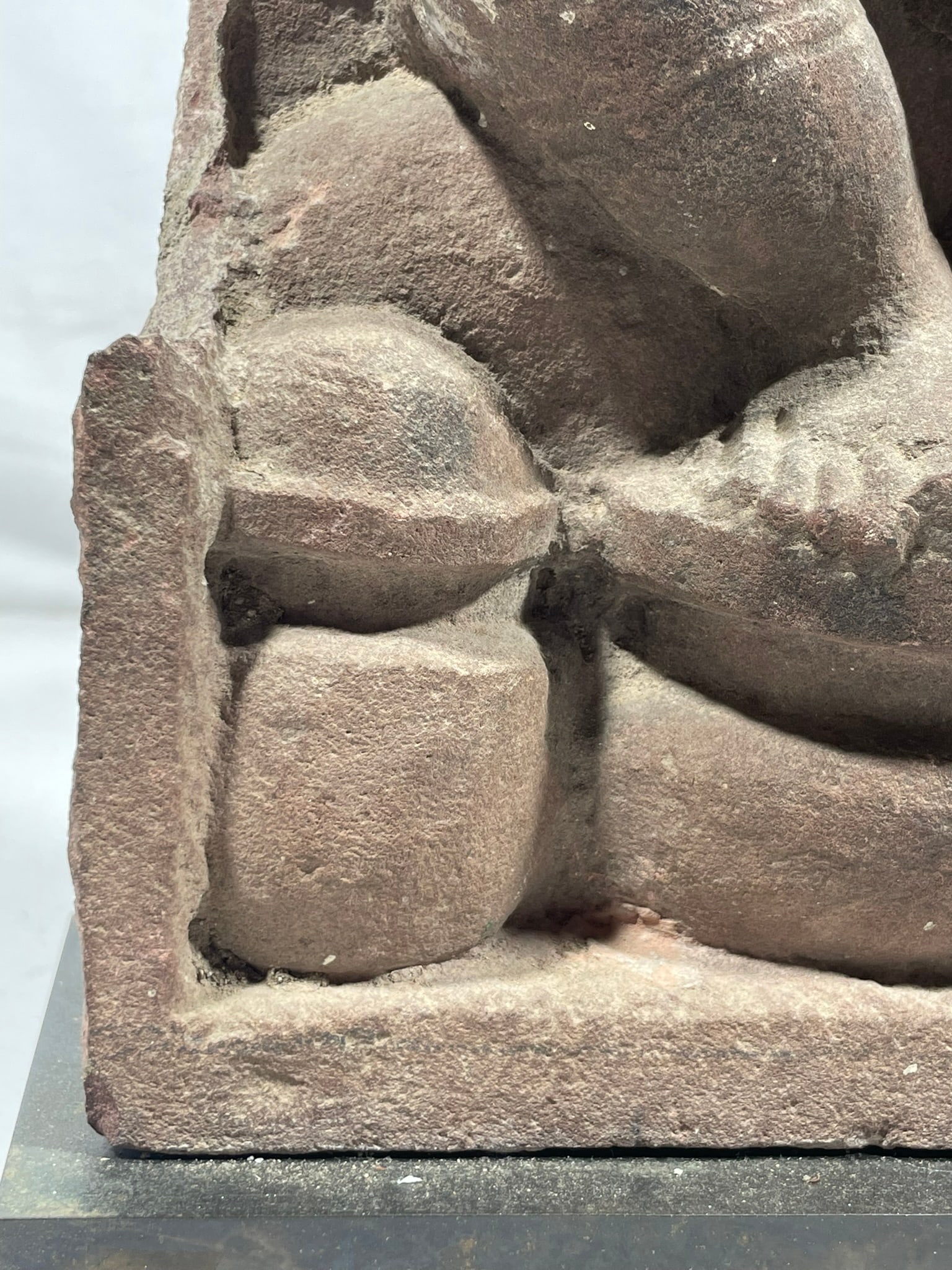 Stair Provenance: An Indian Carved Sandstone Figure of Seated Kubera - 10