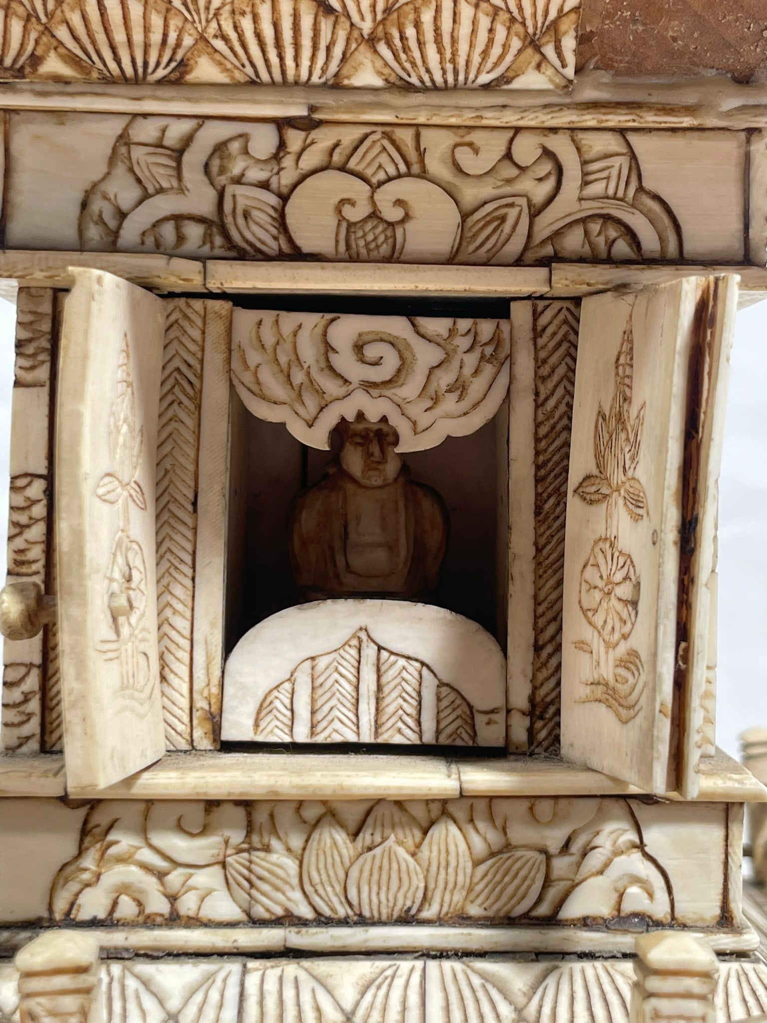 A Japanese Carved Bone Pagoda, Early 20th Century - 10