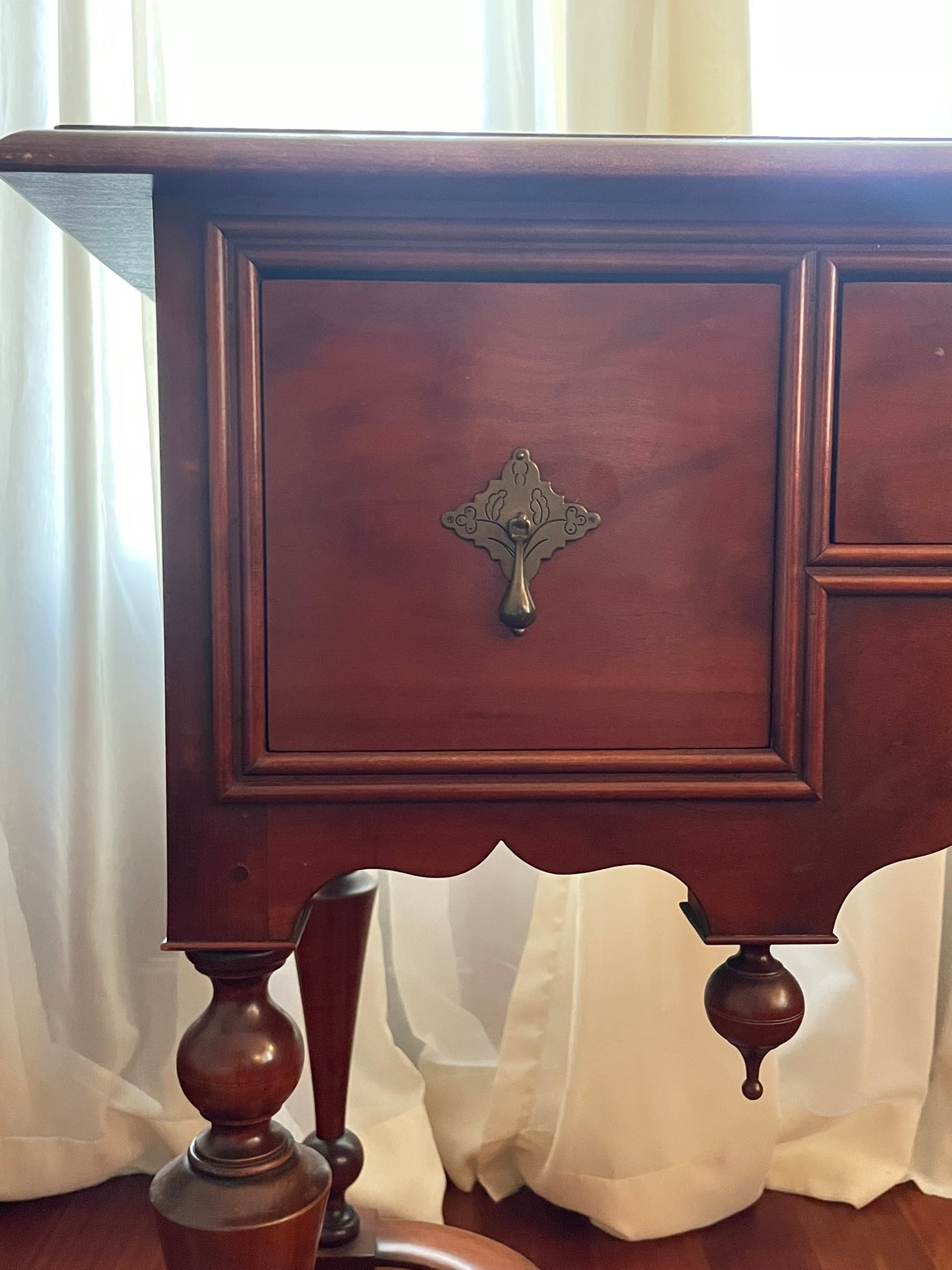 An Antique William and Mary Style Lowboy Side Table - 2