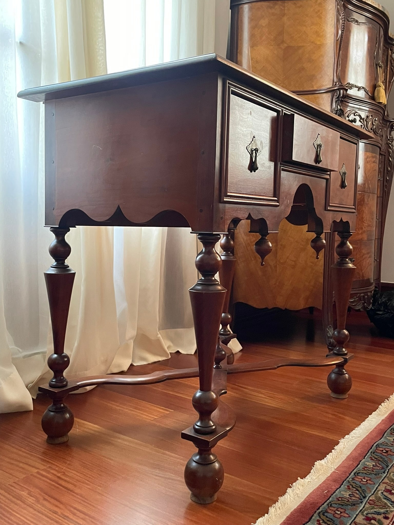 An Antique William and Mary Style Lowboy Side Table - 4