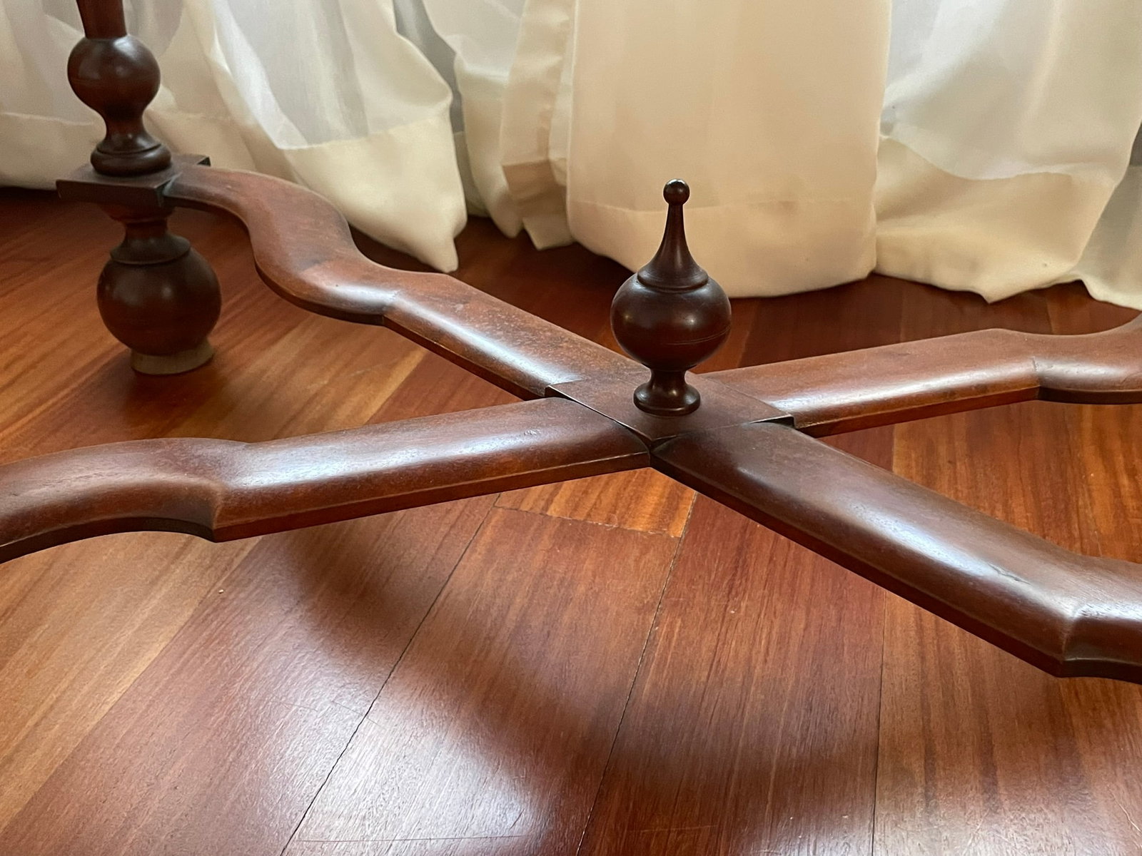An Antique William and Mary Style Lowboy Side Table - 9