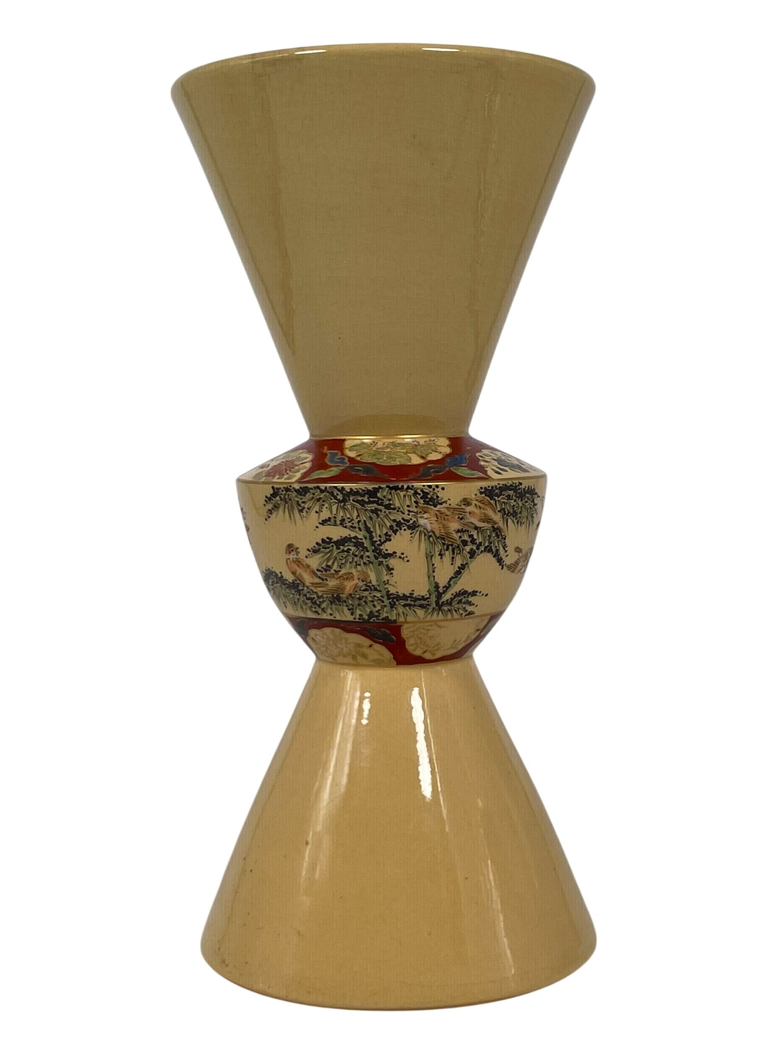 A Japanese Satsuma Vase, Taizan Mark: 9.1/4 in. high, 4.1/8 in. wide.